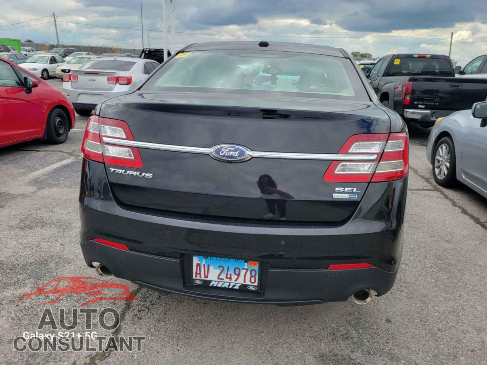 FORD TAURUS 2018 - 1FAHP2H88JG135231