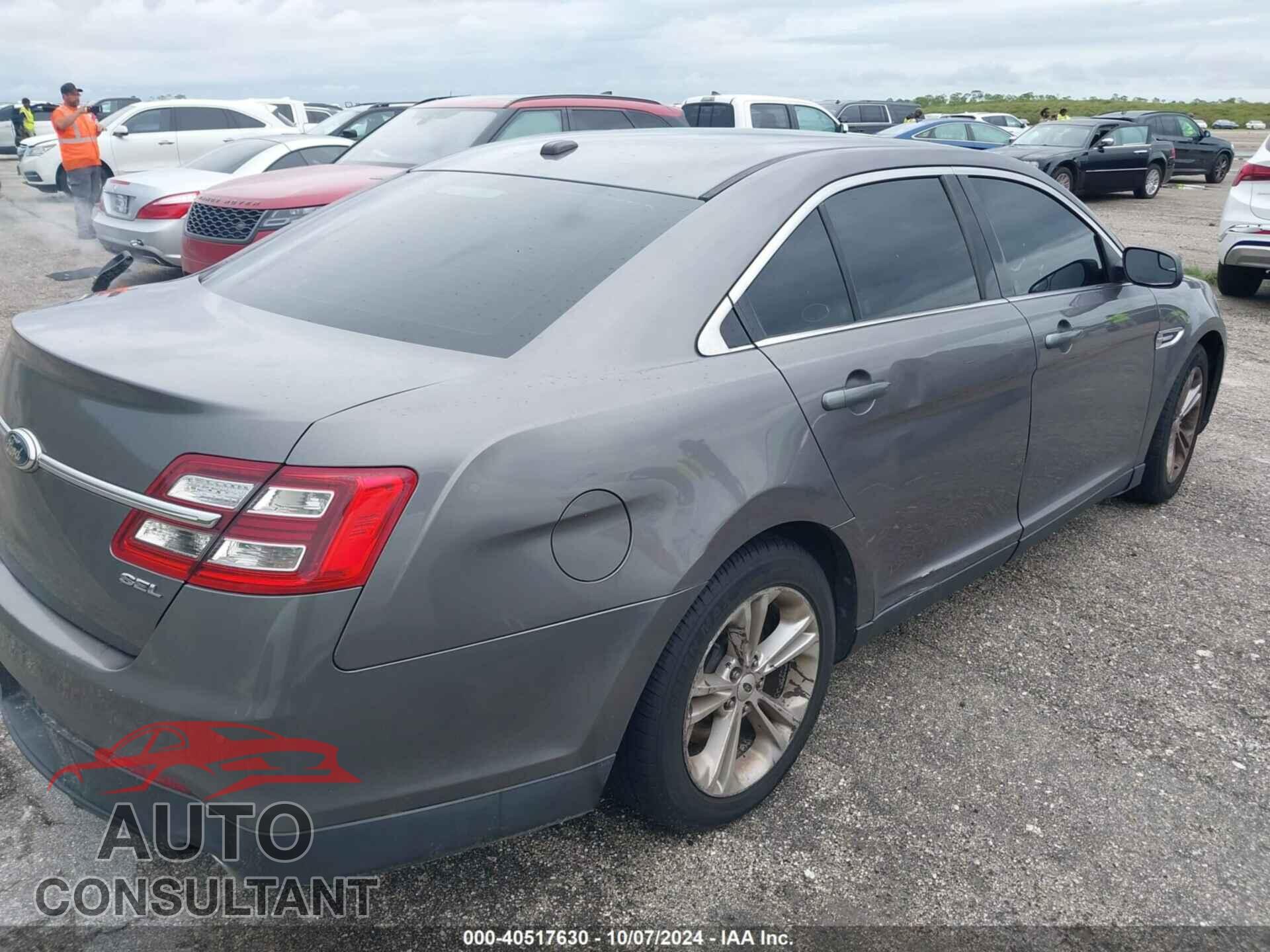 FORD TAURUS 2013 - 1FAHP2E88DG165726