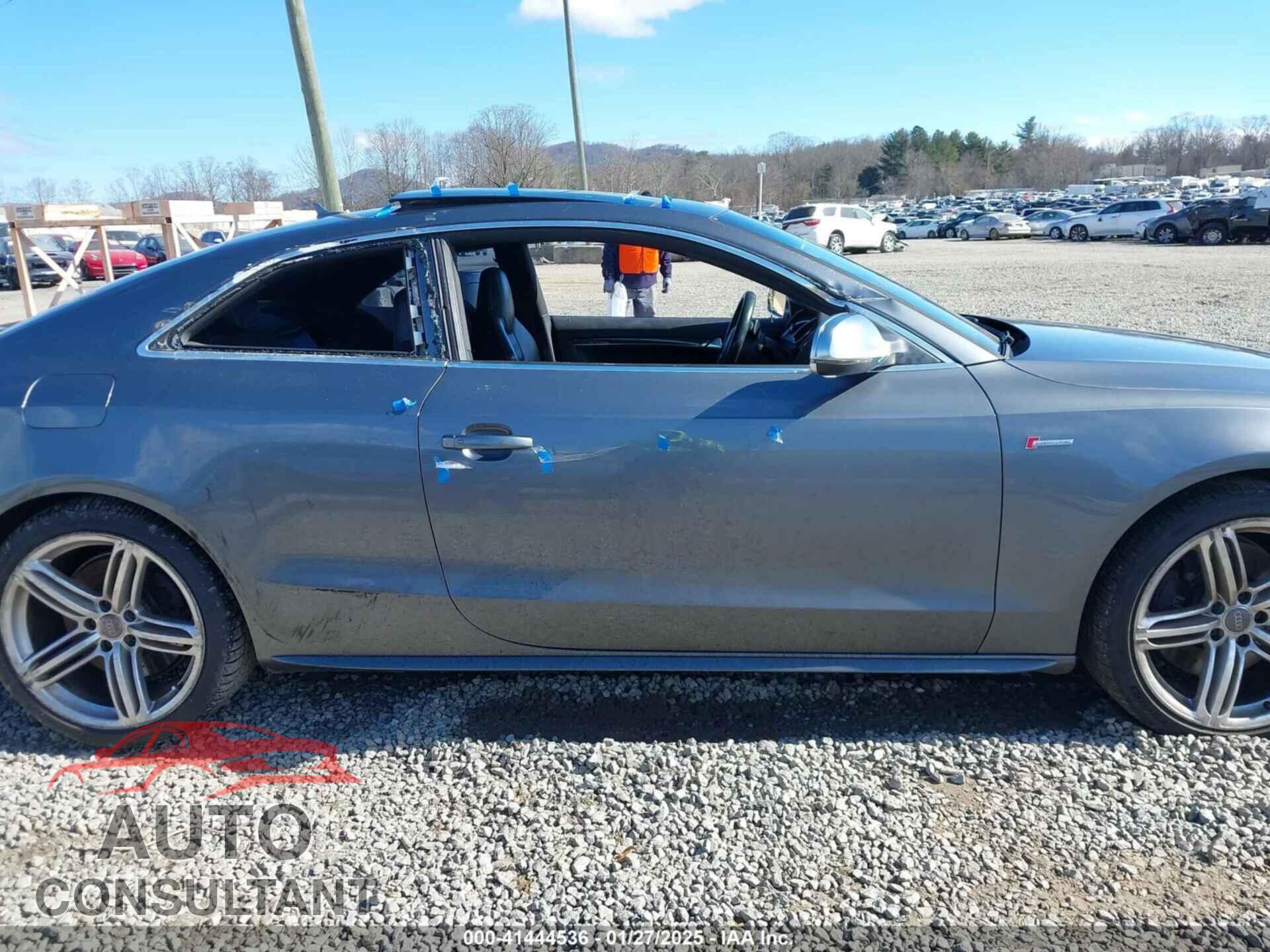 AUDI S5 2013 - WAUCGAFR9DA022922