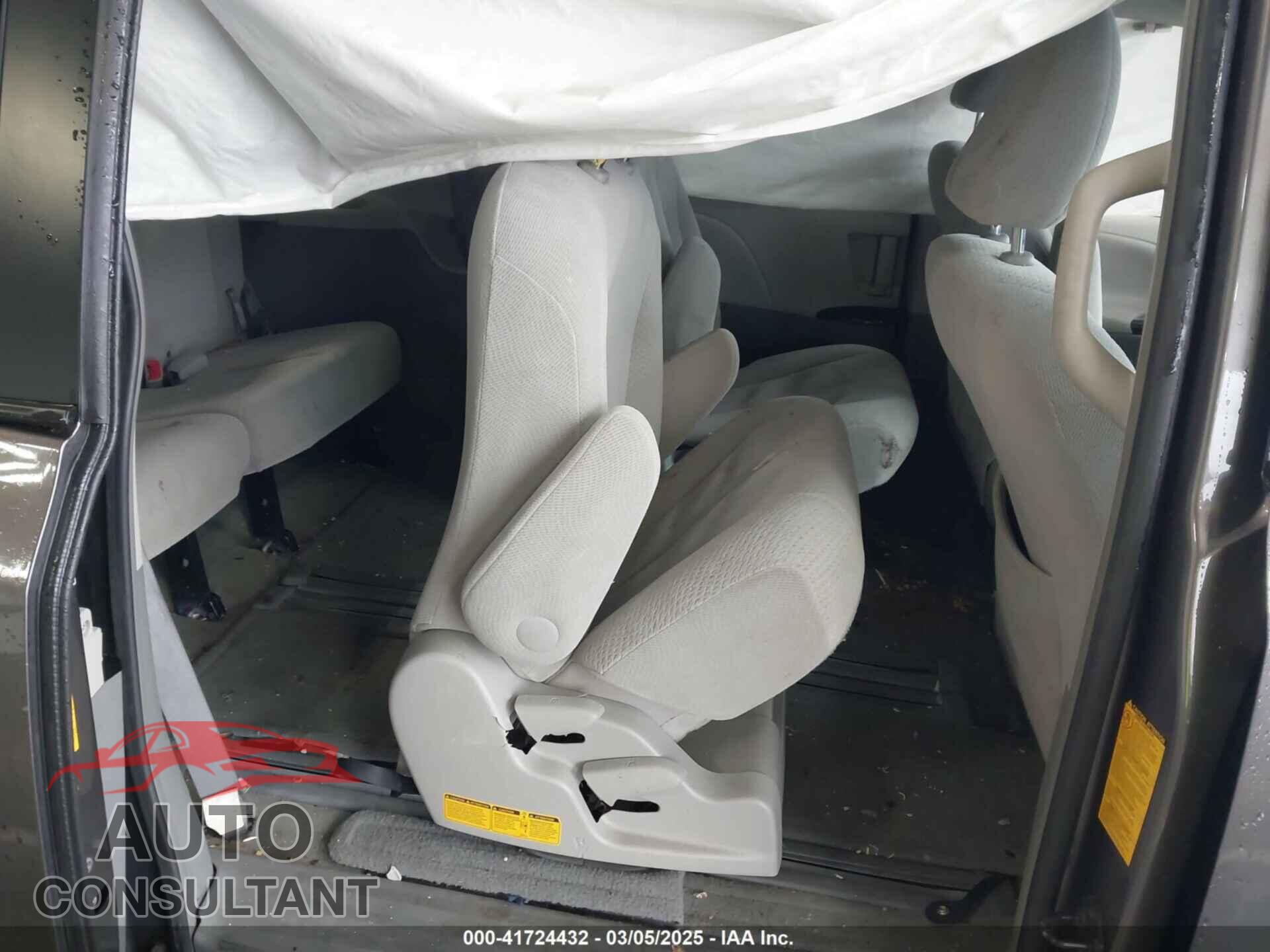 TOYOTA SIENNA 2013 - 5TDKK3DC8DS403901