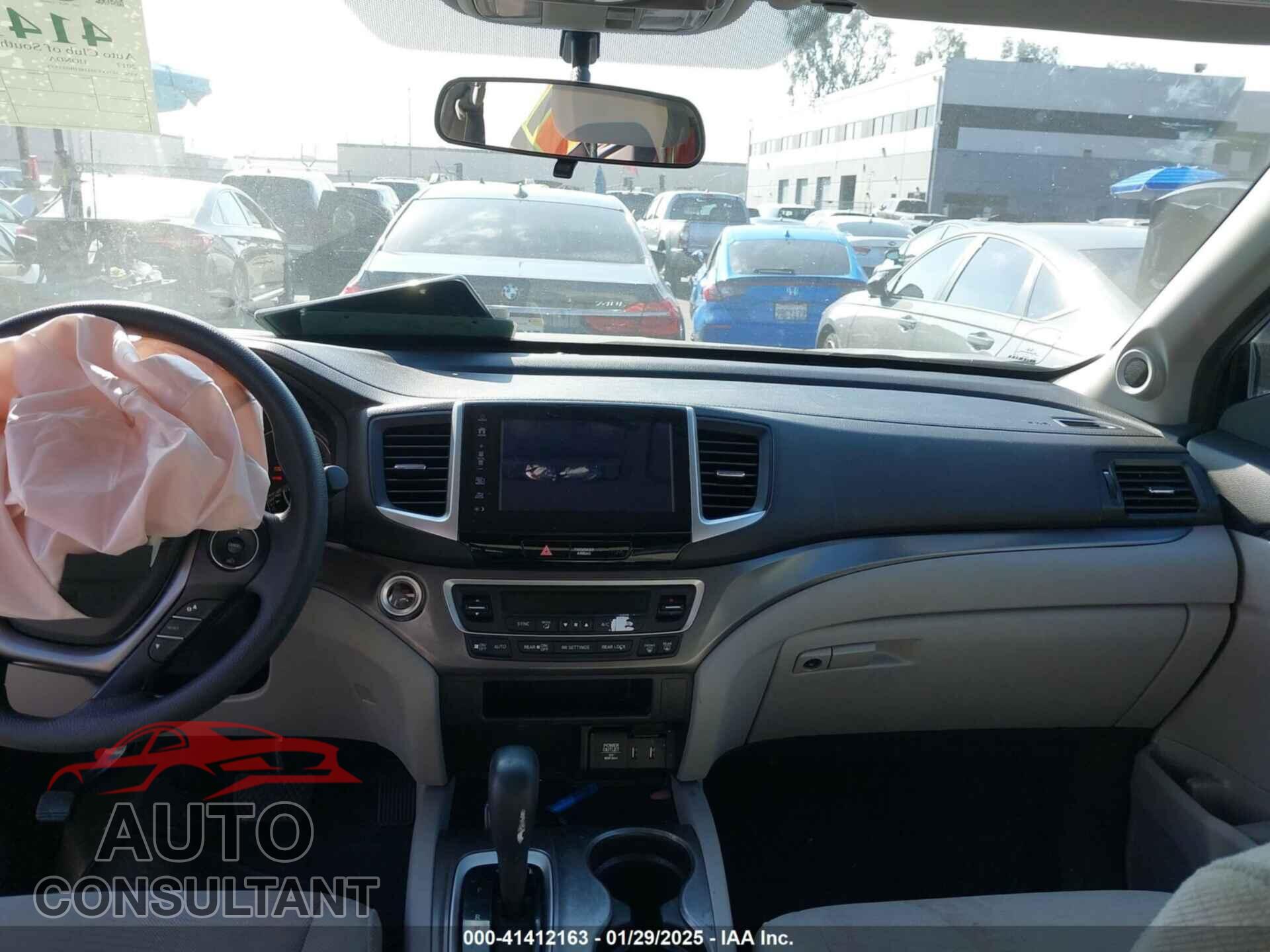 HONDA PILOT 2017 - 5FNYF5H38HB035573