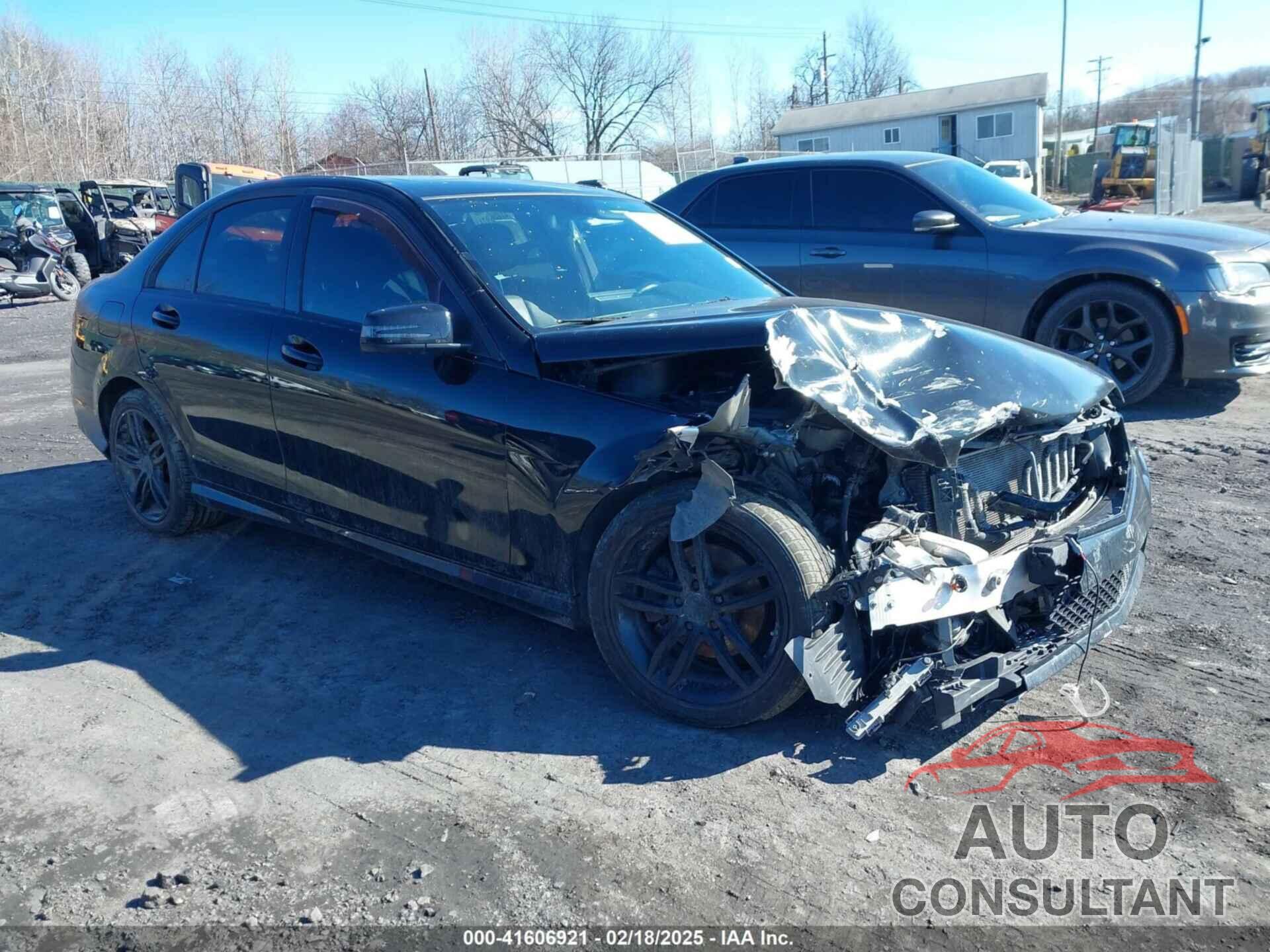 MERCEDES-BENZ C 300 2012 - WDDGF8BB1CR210137