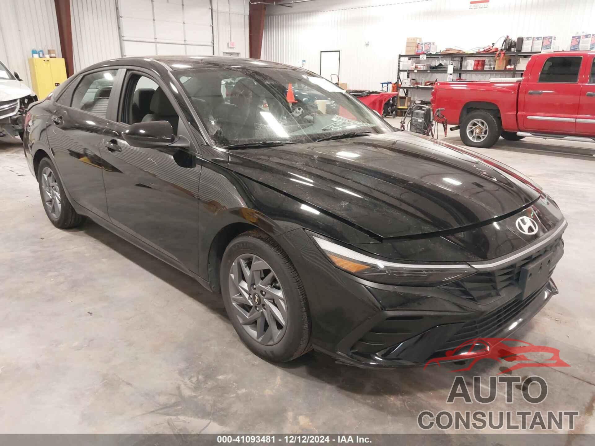 HYUNDAI ELANTRA 2024 - KMHLM4DGXRU822788