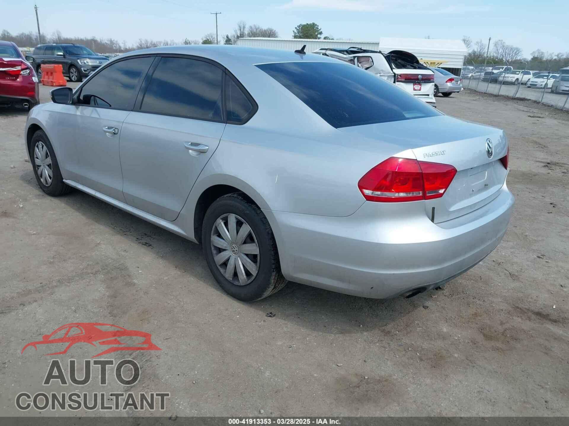 VOLKSWAGEN PASSAT 2013 - 1VWAH7A37DC132561