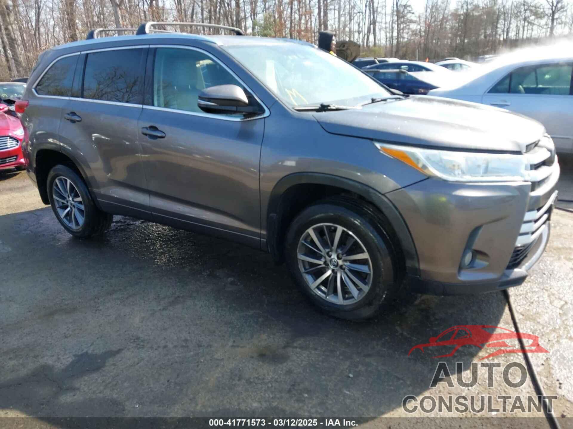 TOYOTA HIGHLANDER 2018 - 5TDJZRFH0JS549854