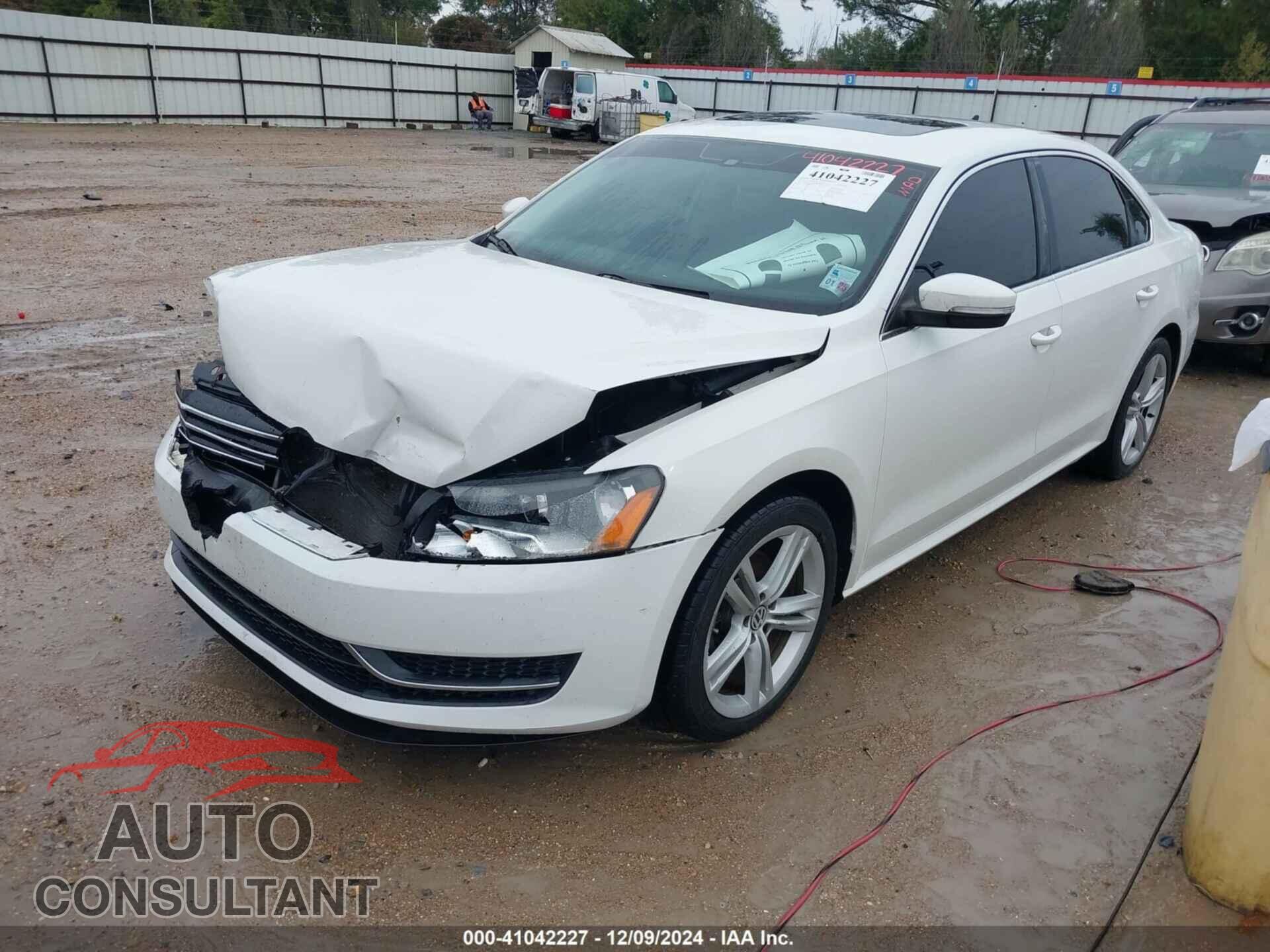 VOLKSWAGEN PASSAT 2014 - 1VWBH7A30EC012543