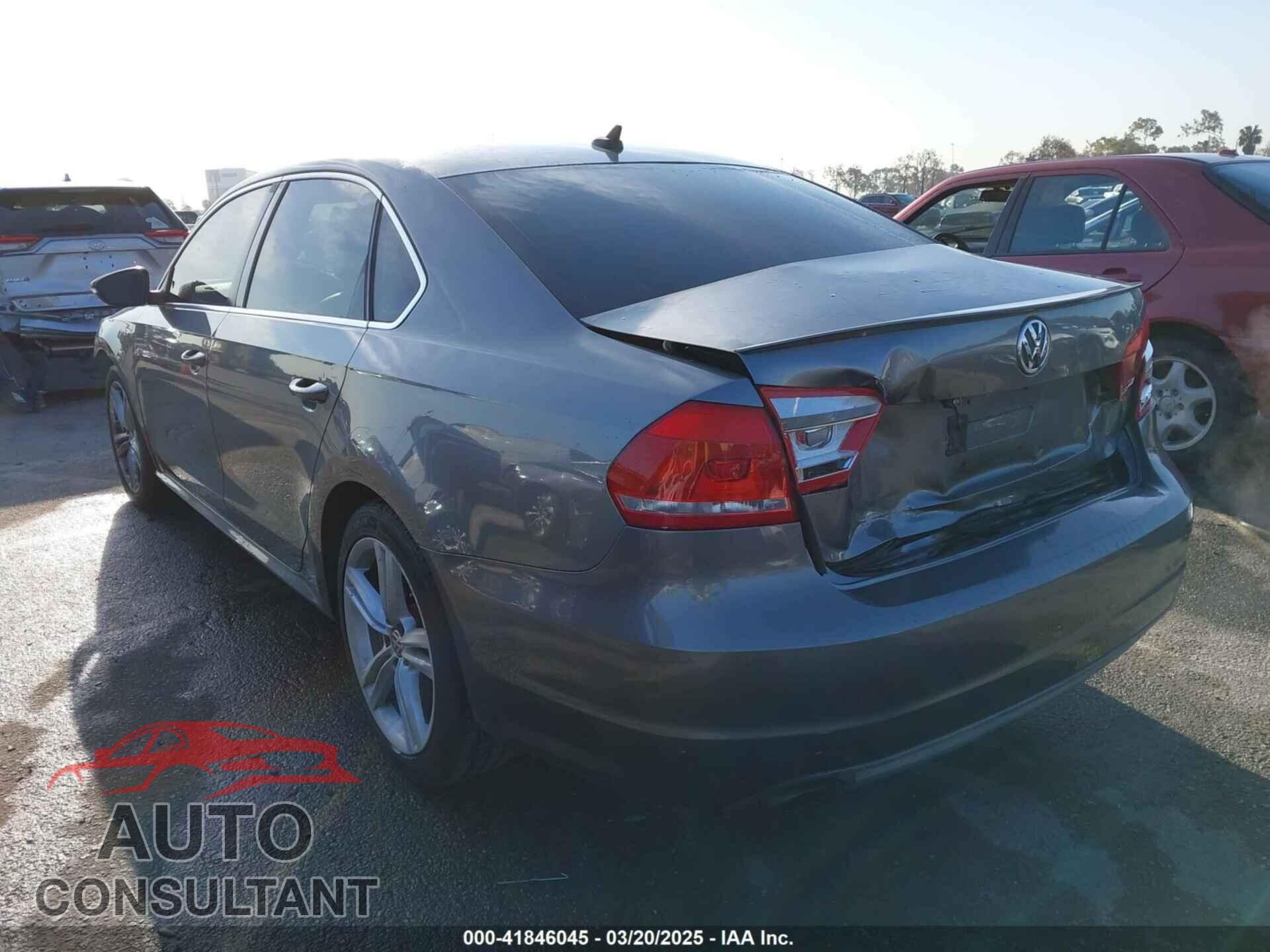 VOLKSWAGEN PASSAT 2012 - 1VWBM7A35CC084394