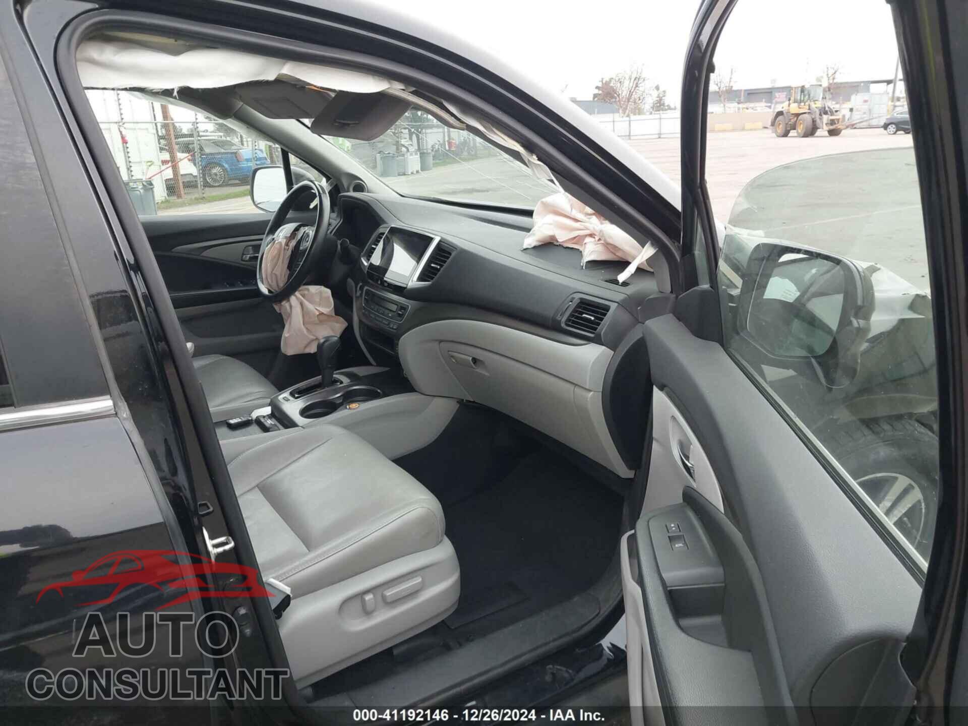 HONDA PILOT 2017 - 5FNYF6H64HB006006