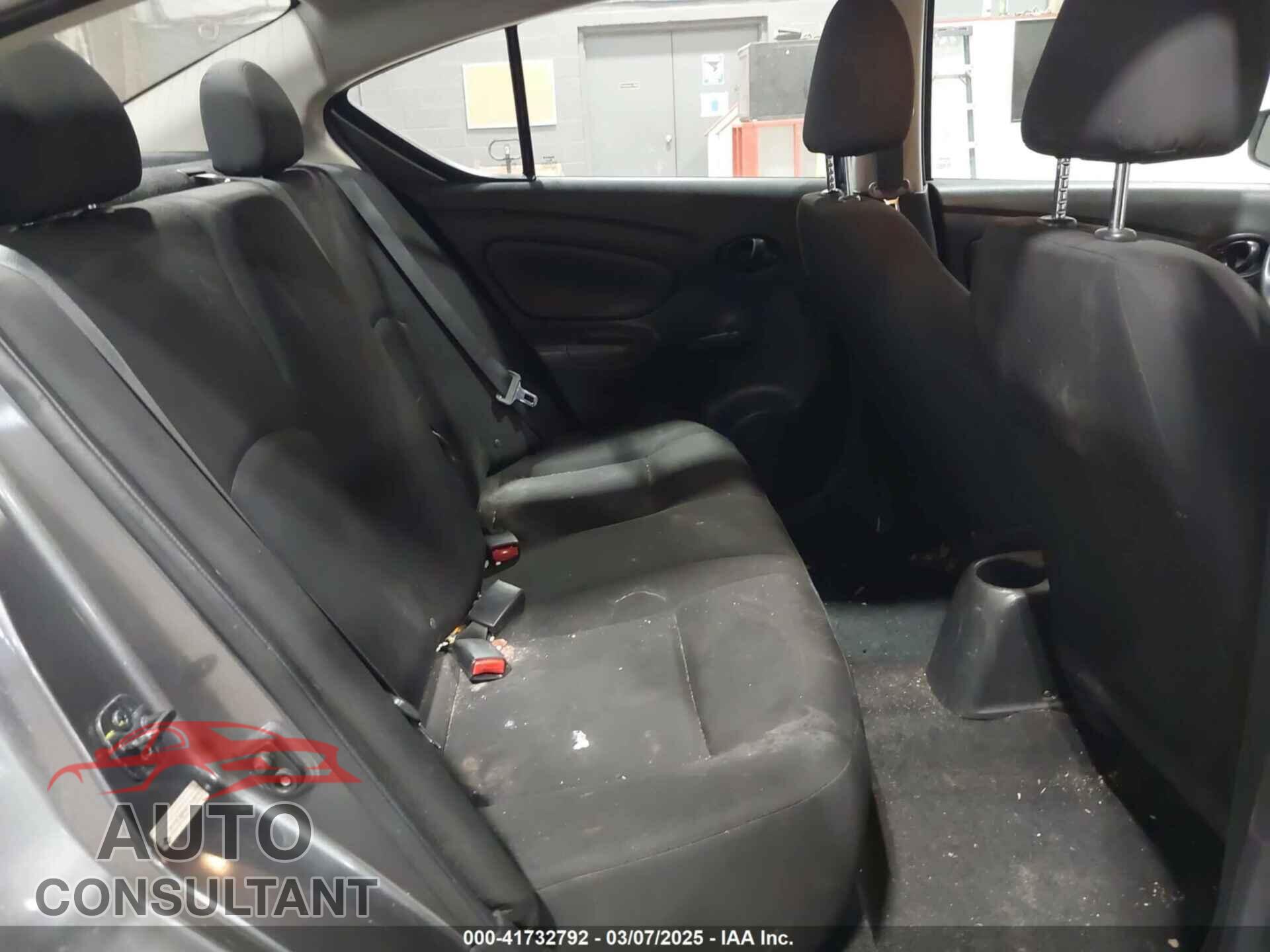 NISSAN VERSA 2019 - 3N1CN7AP3KL808015