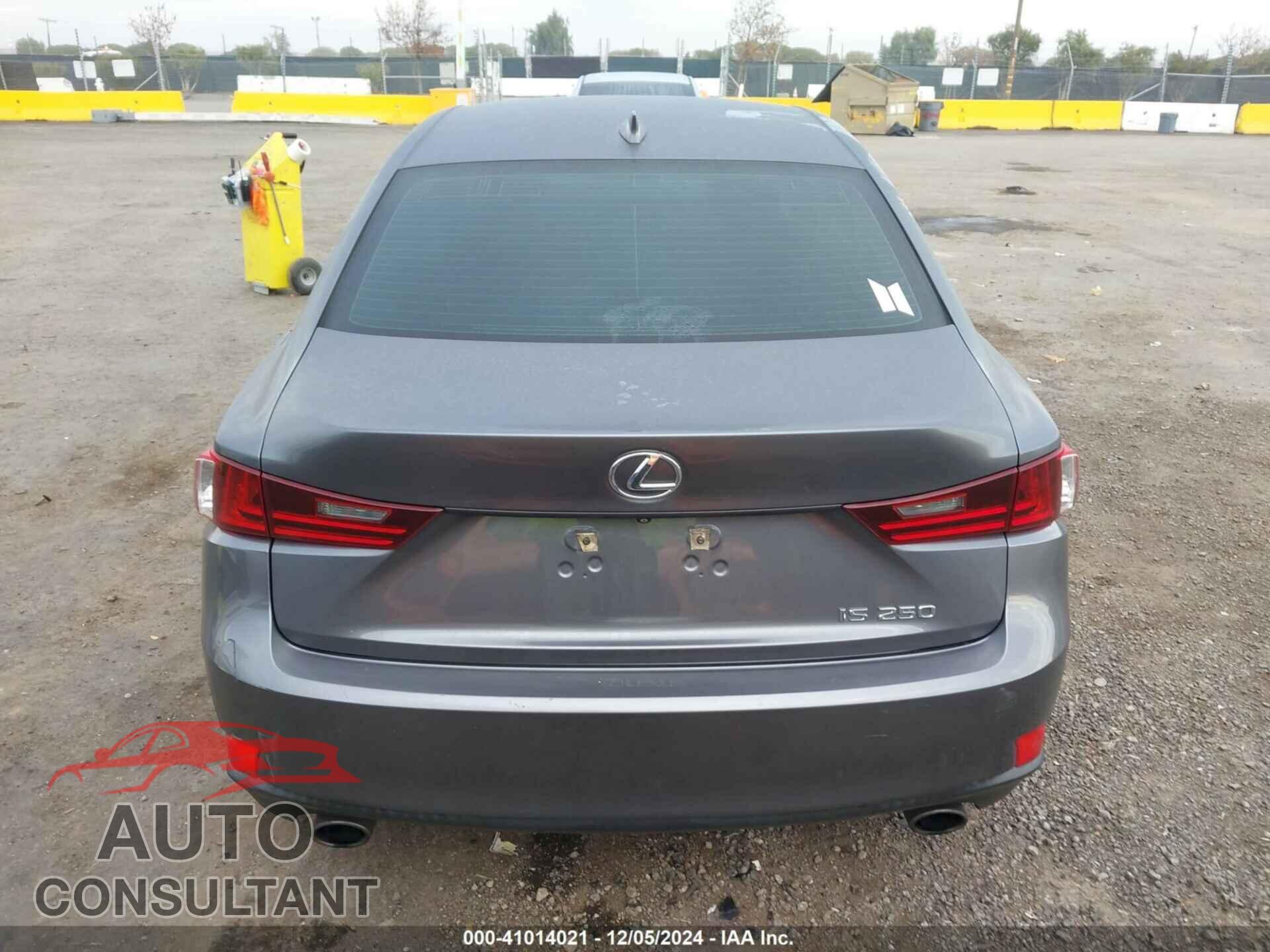 LEXUS IS 250 2015 - JTHBF1D20F5050318