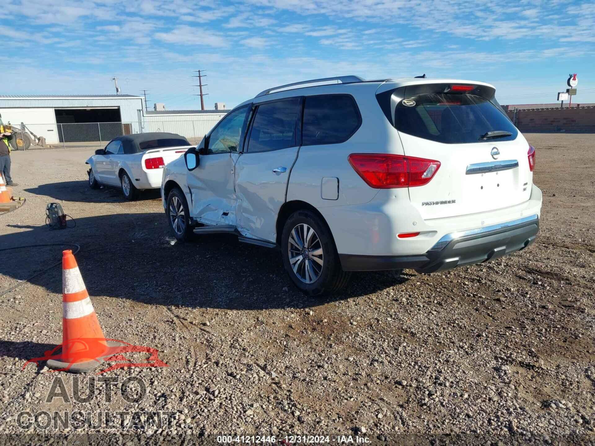 NISSAN PATHFINDER 2018 - 5N1DR2MM8JC608098