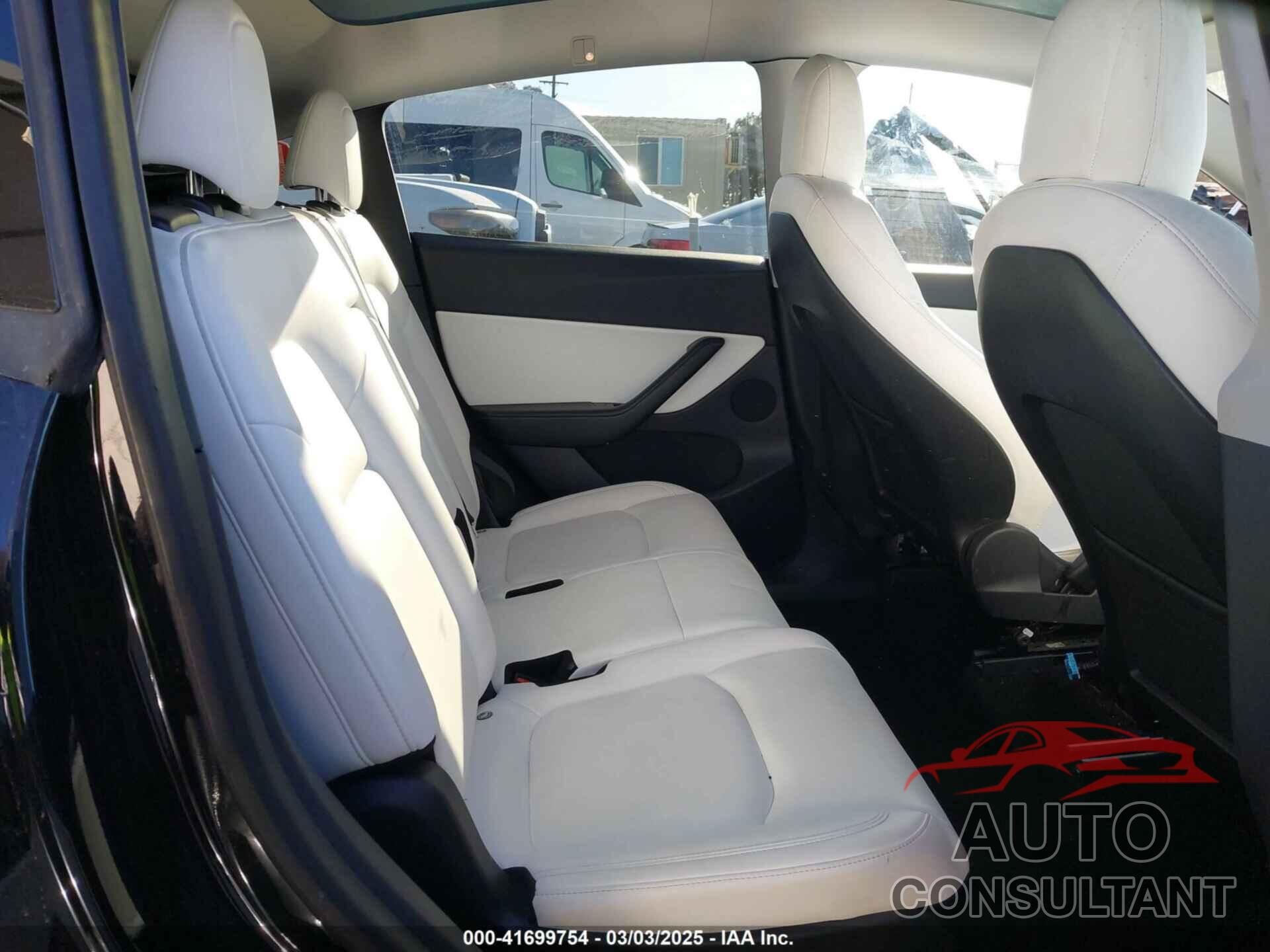 TESLA MODEL Y 2021 - 5YJYGAEE5MF158253