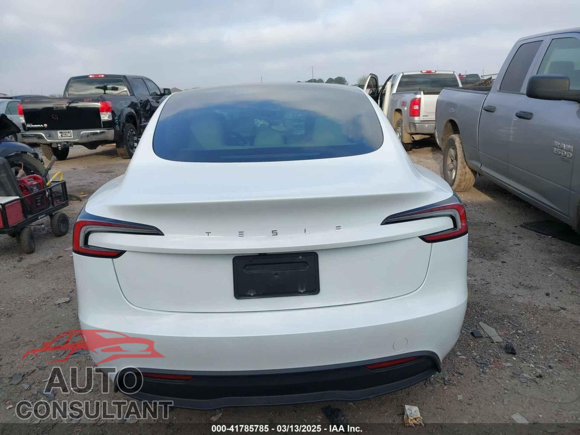 TESLA MODEL 3 2024 - 5YJ3E1EA7RF866167