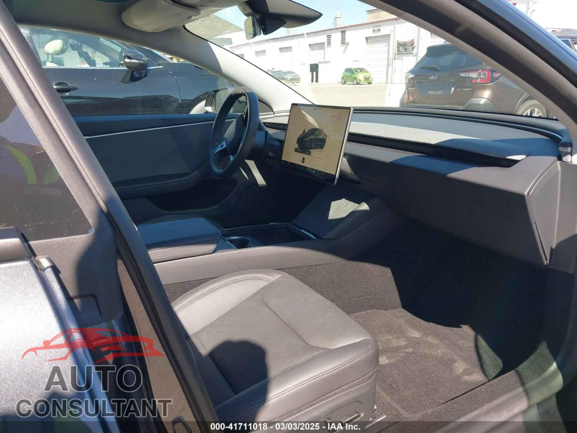 TESLA MODEL 3 2025 - 5YJ3E1EAXSF940137