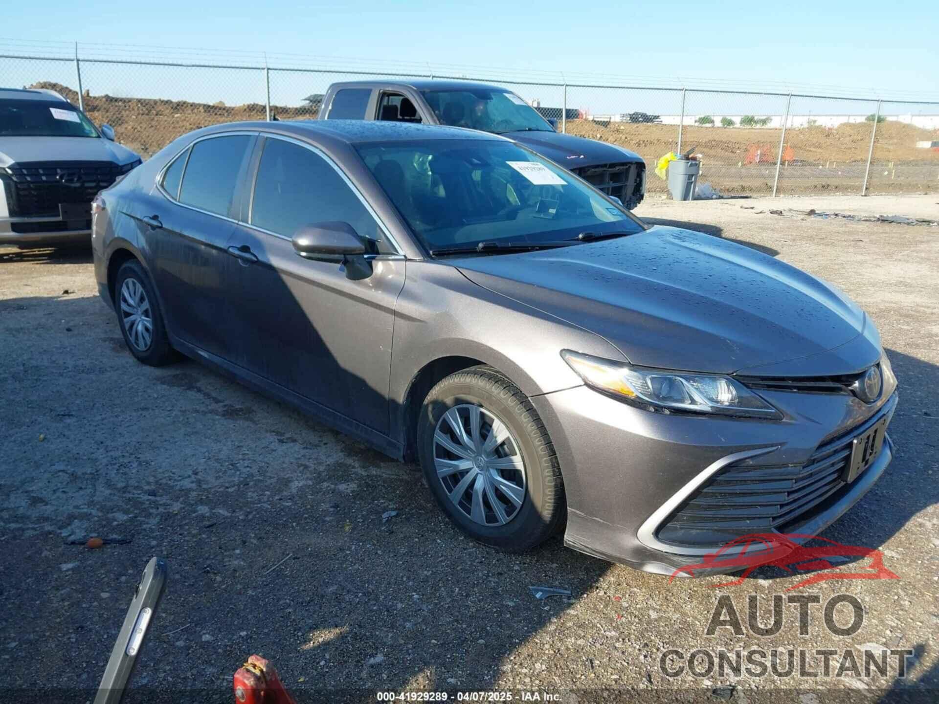 TOYOTA CAMRY 2022 - 4T1C31AK2NU589817