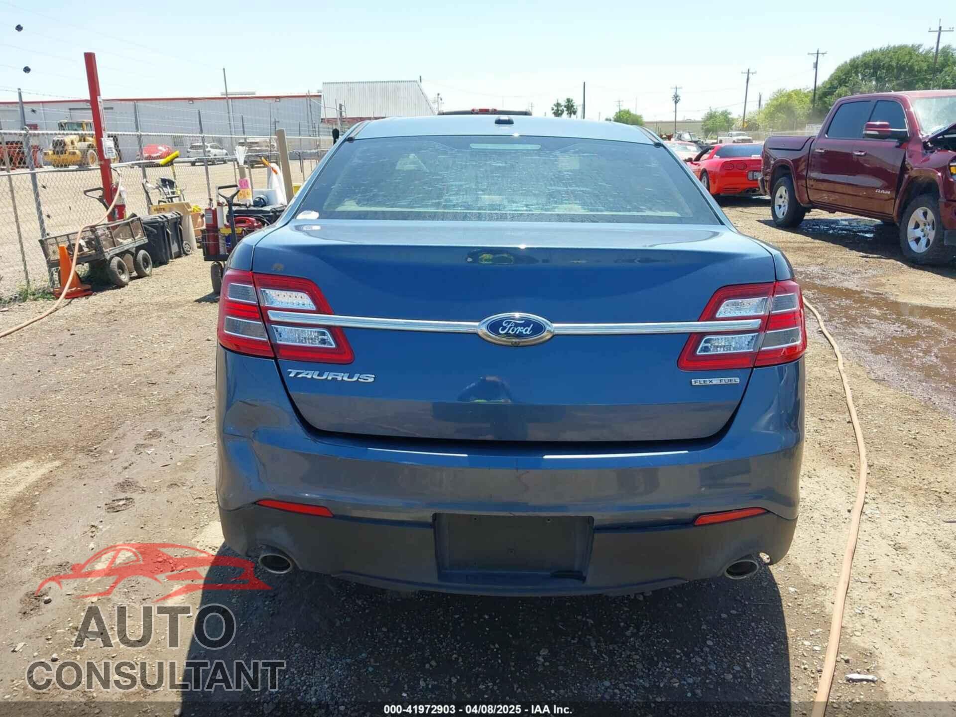 FORD TAURUS 2018 - 1FAHP2D85JG101057