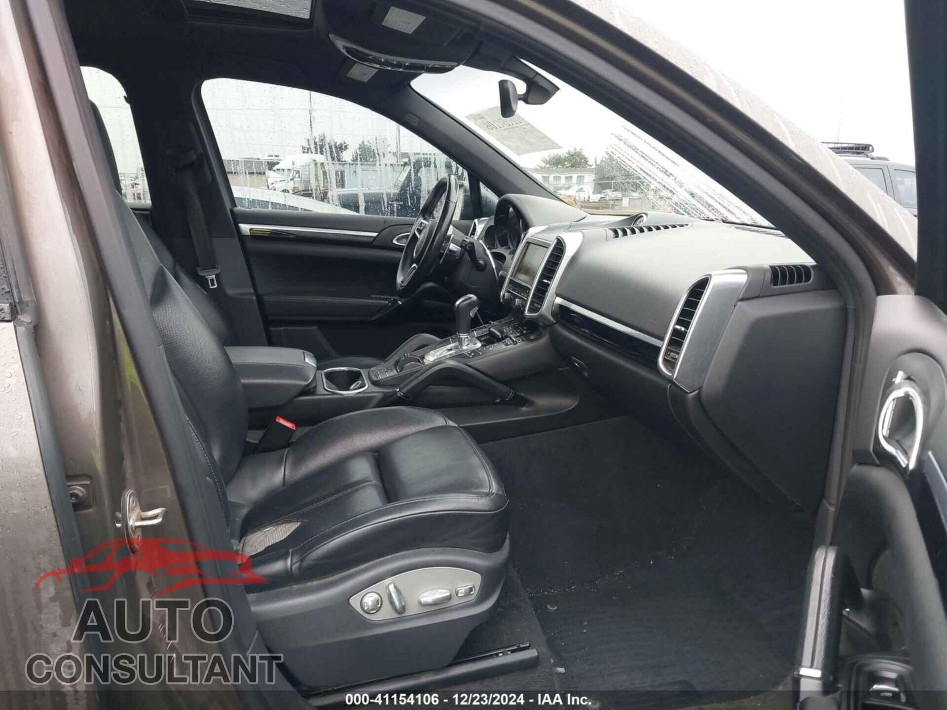 PORSCHE CAYENNE 2016 - WP1AA2A25GLA00869