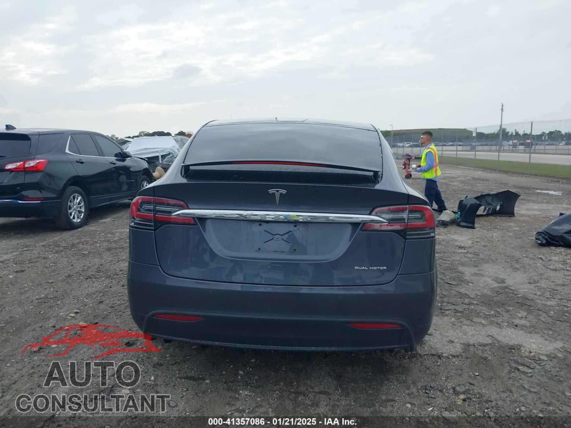 TESLA MODEL X 2020 - 5YJXCAE21LF233168