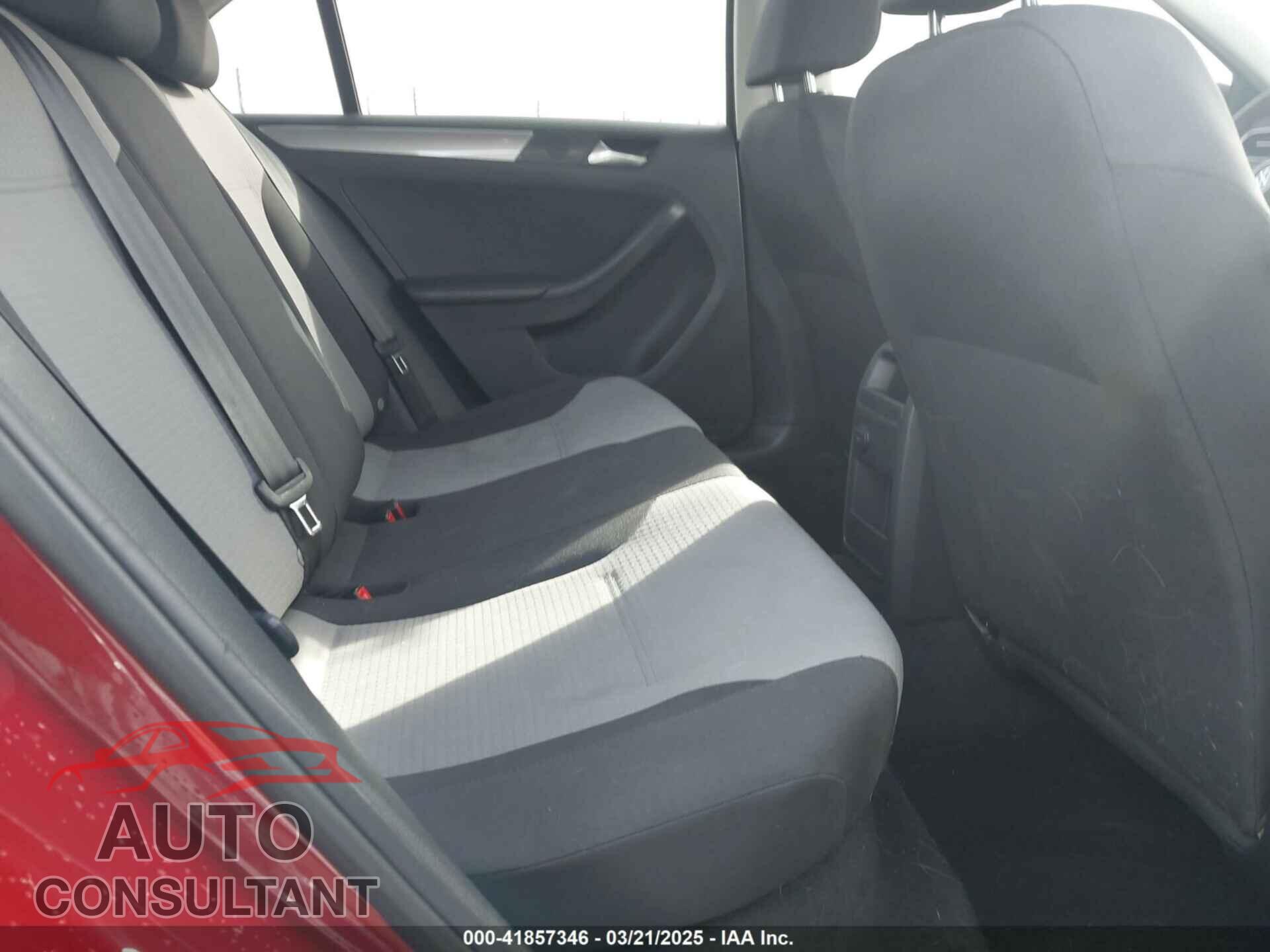 VOLKSWAGEN JETTA 2018 - 3VW2B7AJ8JM239486