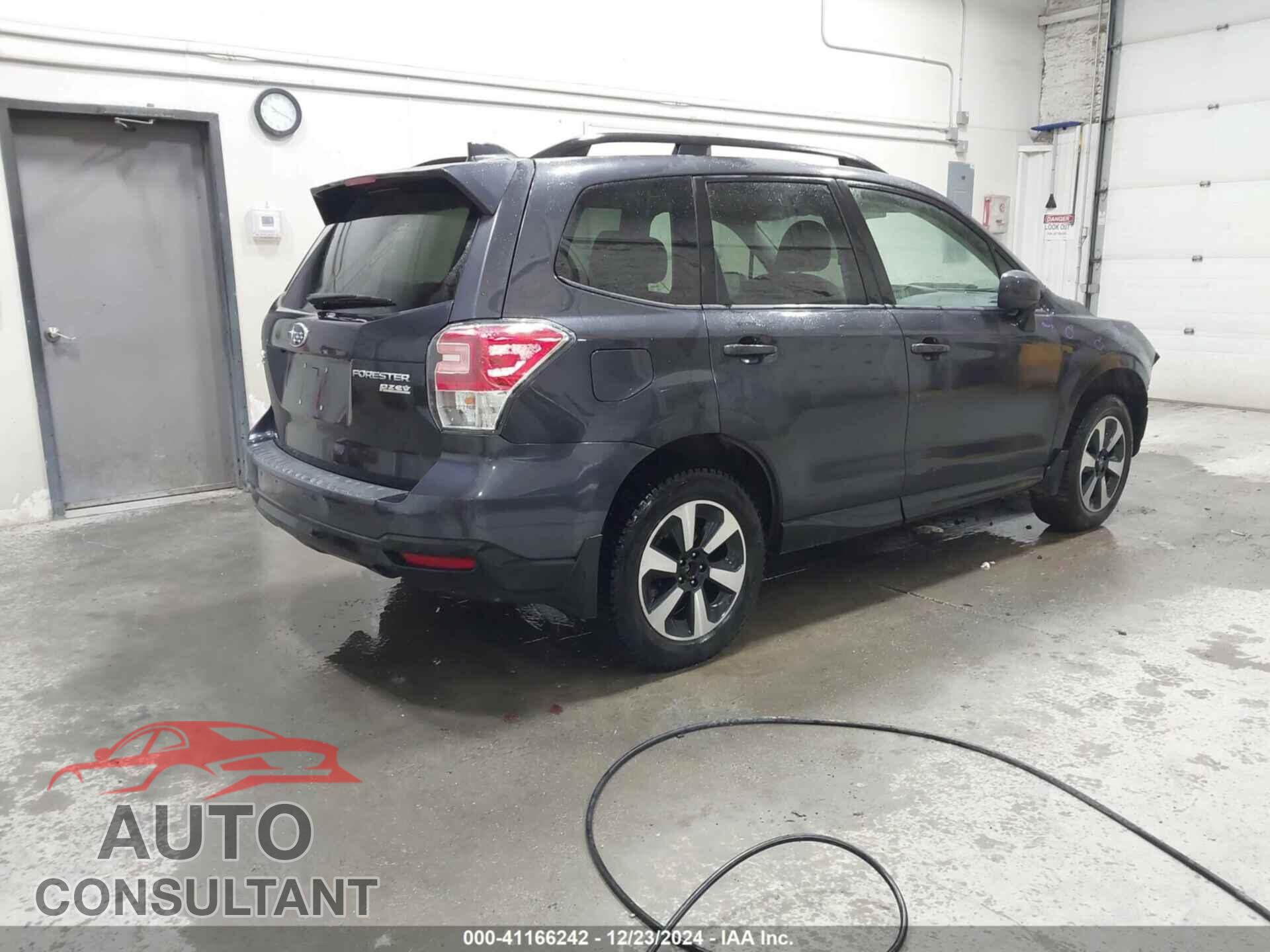 SUBARU FORESTER 2017 - JF2SJAEC2HH575293