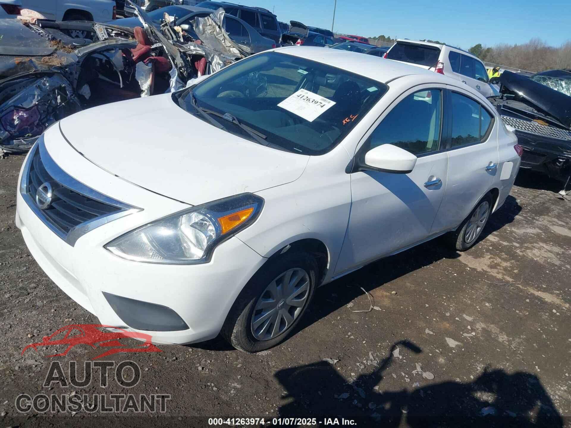NISSAN VERSA 2017 - 3N1CN7AP1HL815571