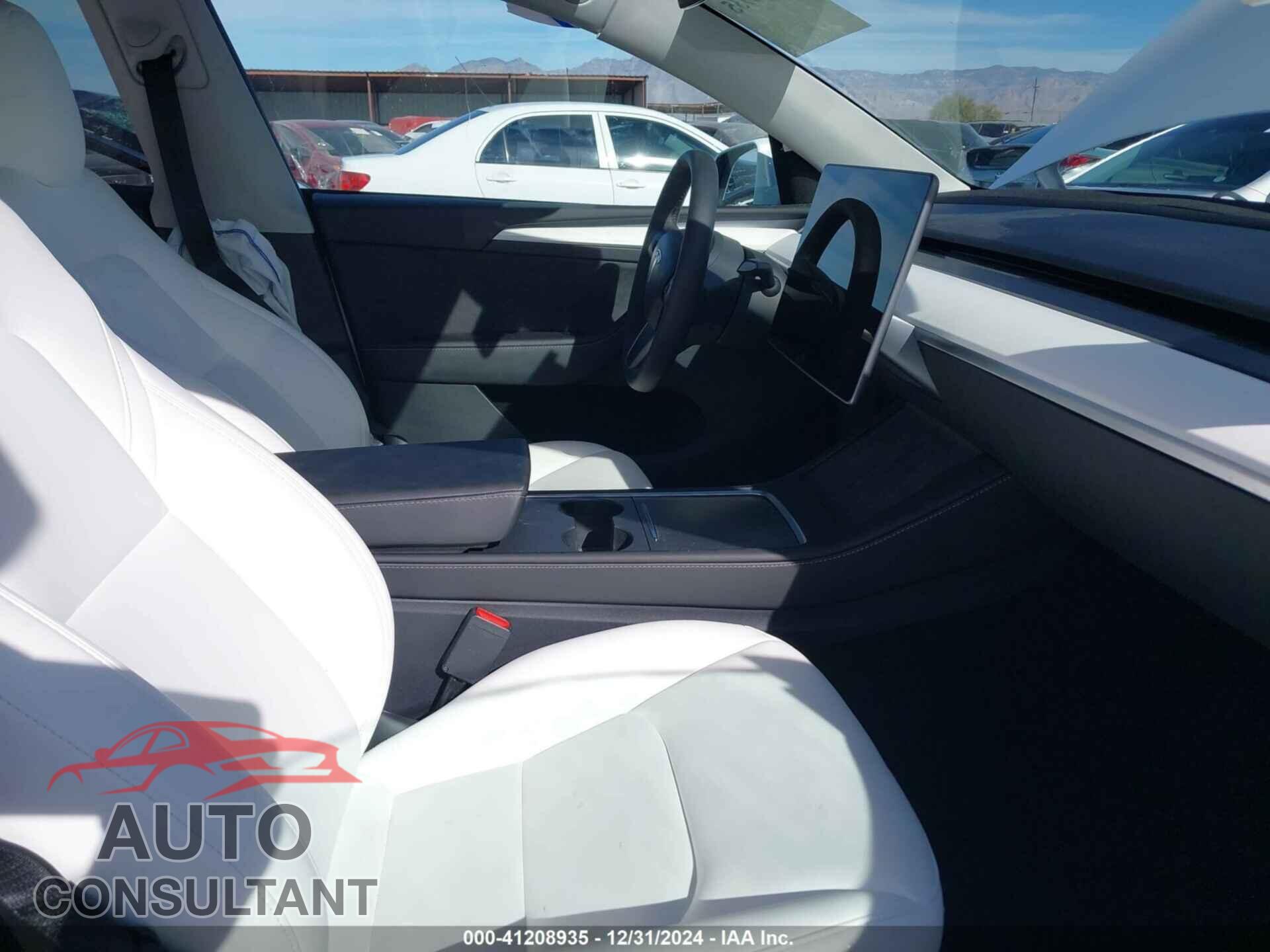 TESLA MODEL Y 2024 - 7SAYGDEE1RF150937