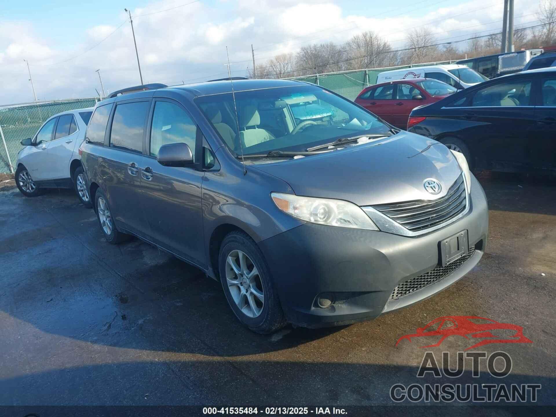 TOYOTA SIENNA 2011 - 5TDKK3DC3BS104605