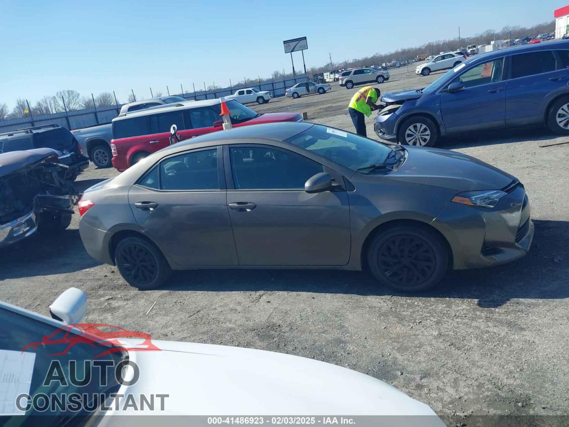 TOYOTA COROLLA 2017 - 2T1BURHE5HC848409
