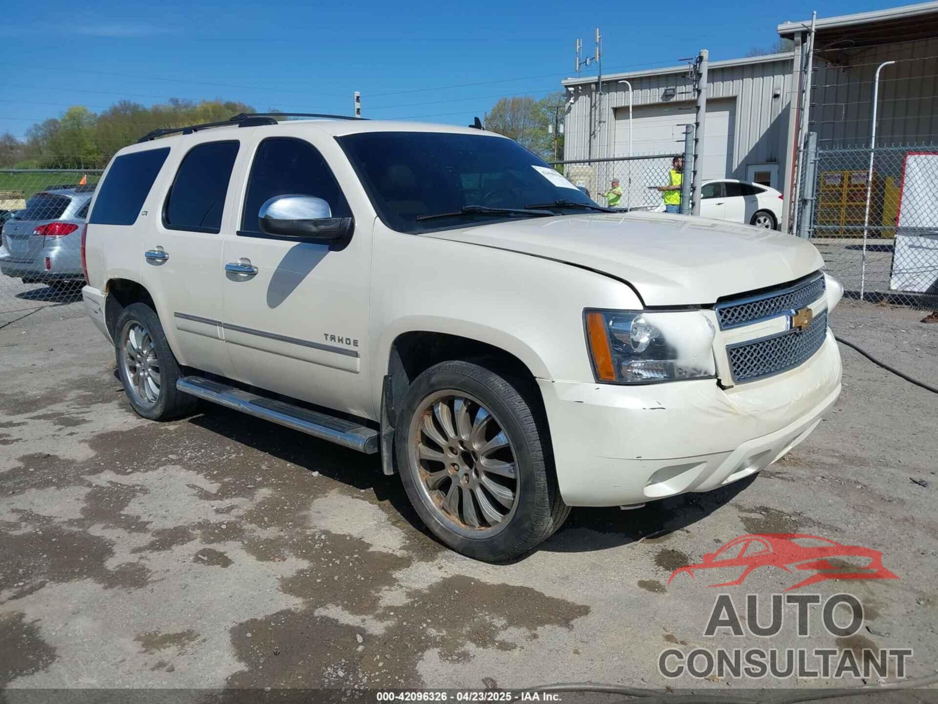 CHEVROLET TAHOE 2013 - 1GNSKCE08DR368903