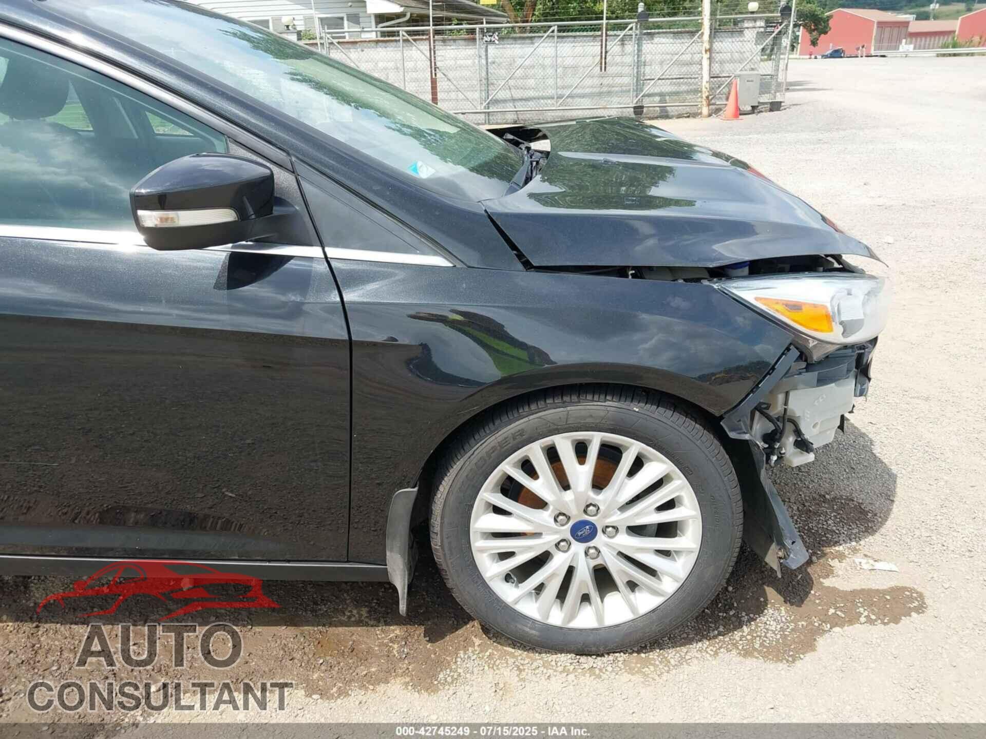 FORD FOCUS 2015 - 1FADP3N26FL268055