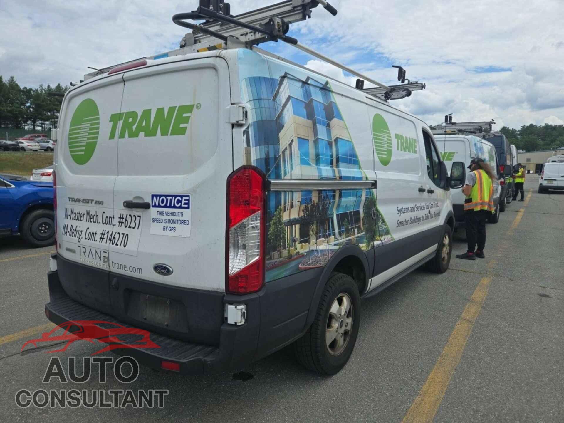 FORD TRANSIT 2019 - 1FTYR1YG0KKA38013