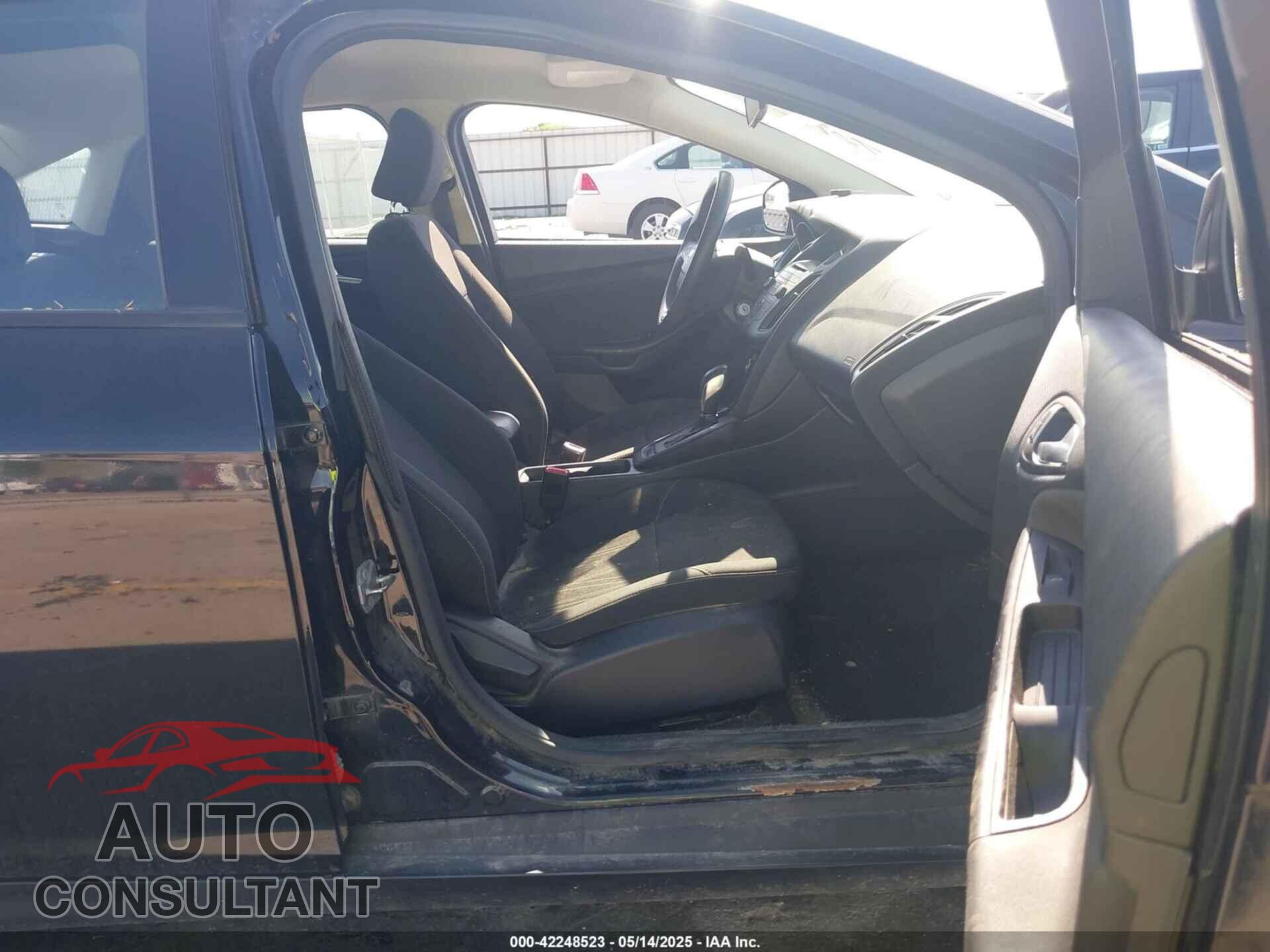 FORD FOCUS 2017 - 1FADP3F28HL216766