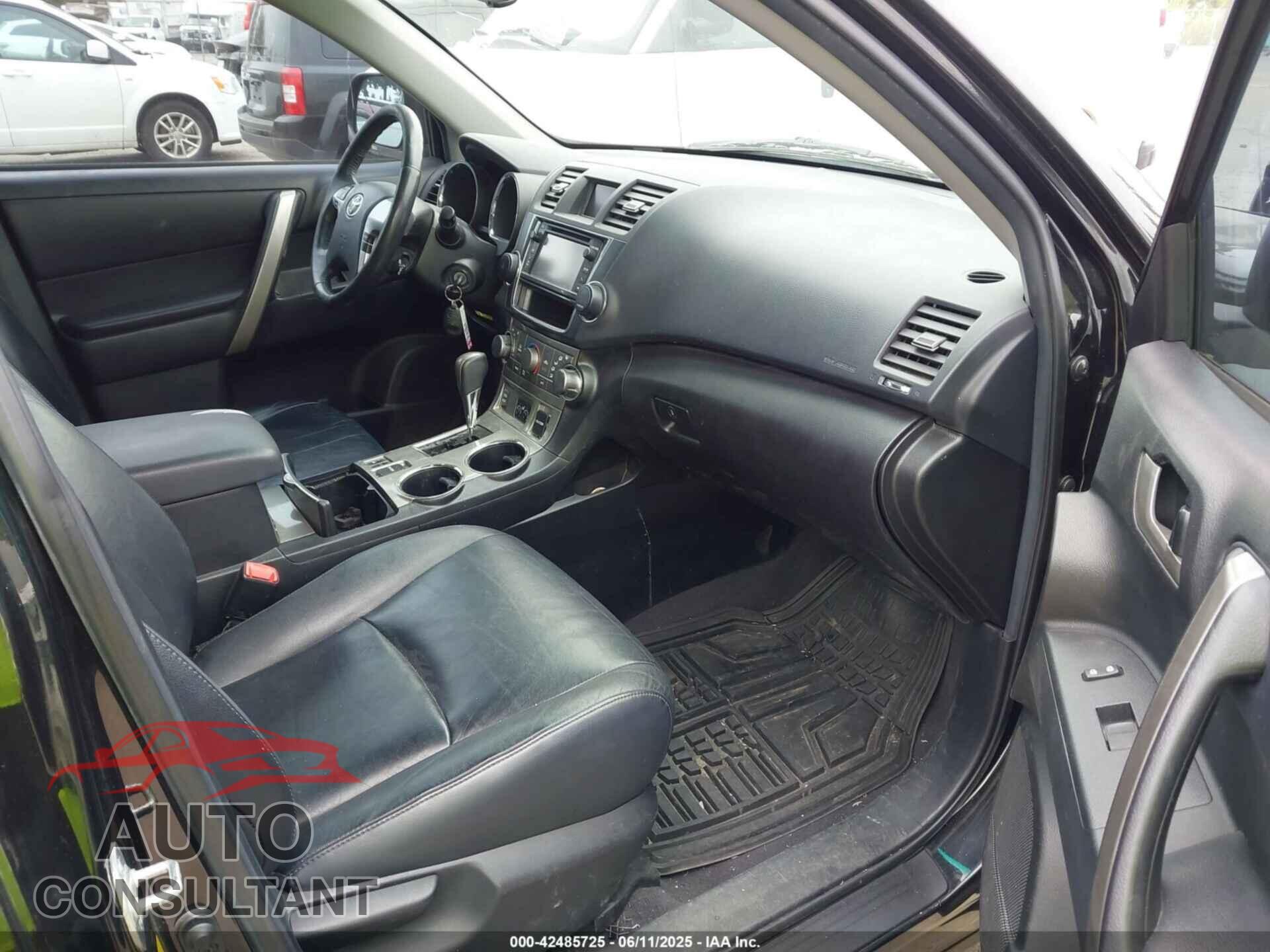 TOYOTA HIGHLANDER 2013 - 5TDBK3EH2DS252208