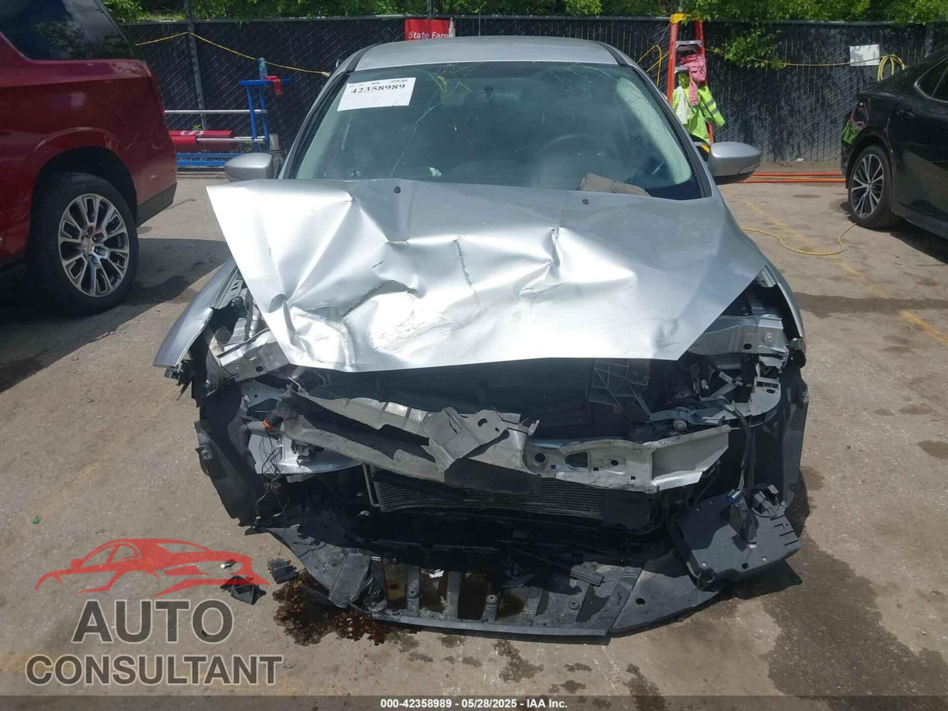 FORD FOCUS 2017 - 1FADP3F29HL324037