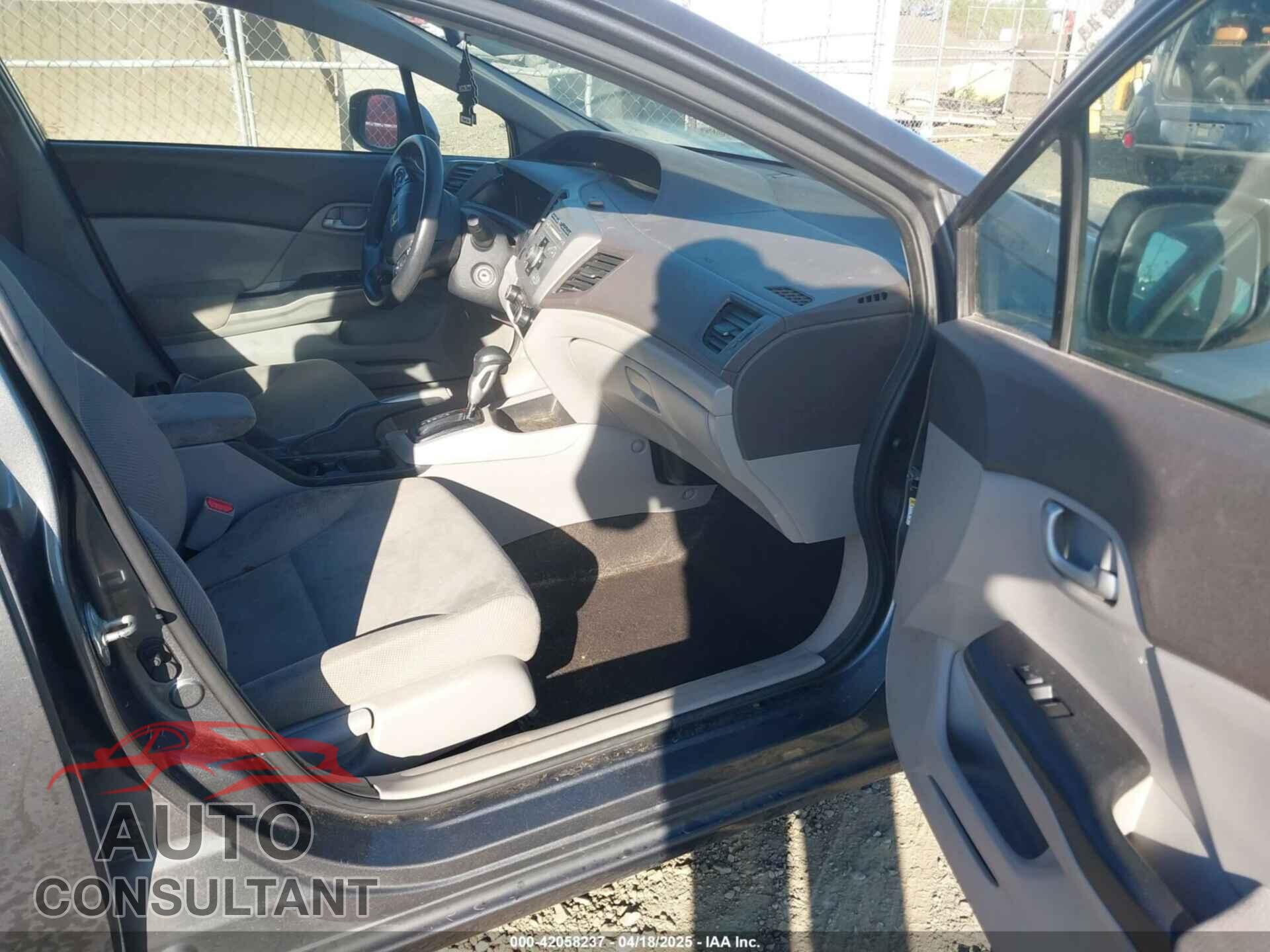 HONDA CIVIC 2012 - 2HGFB2F55CH522059