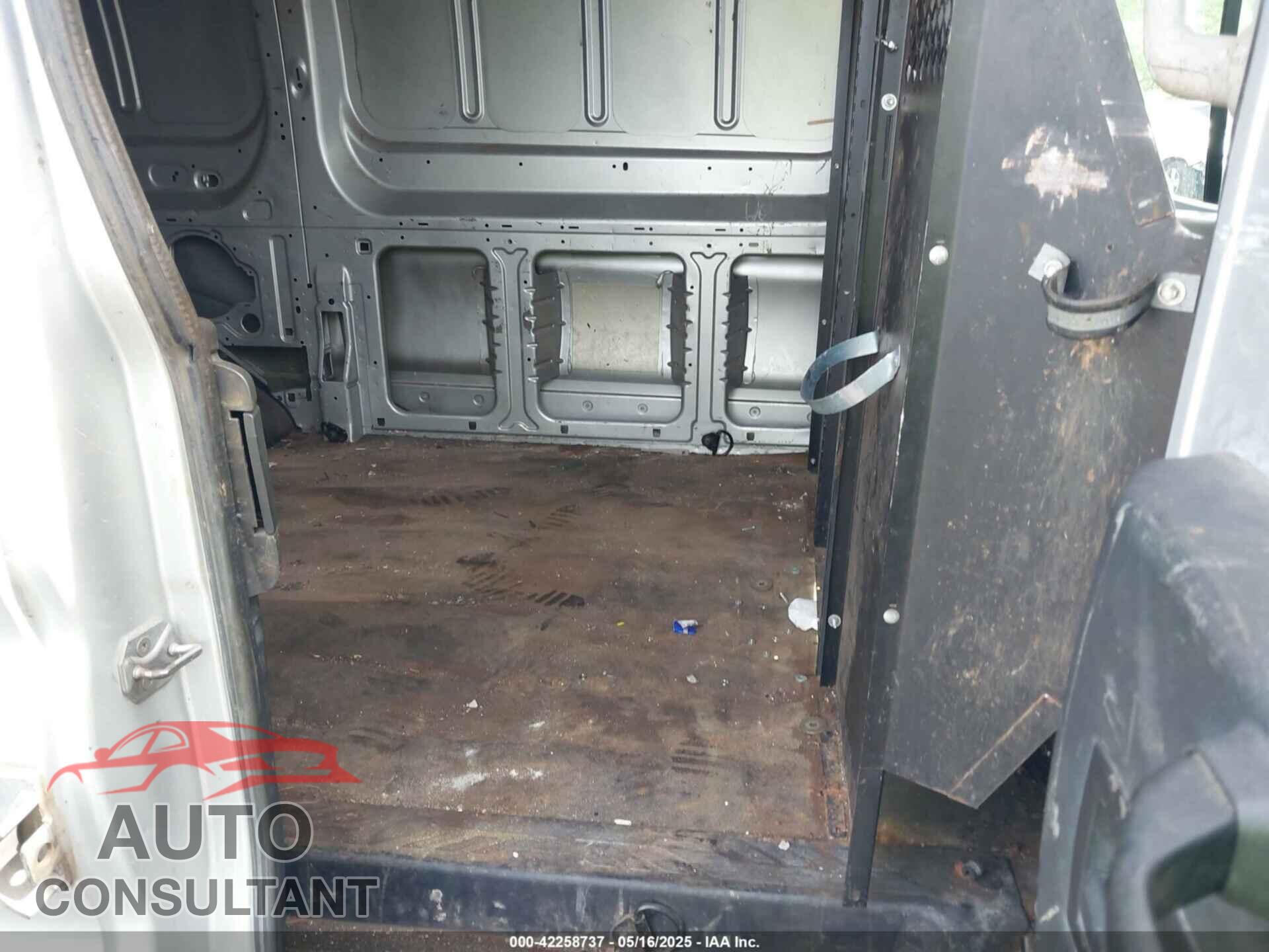 FORD TRANSIT-250 2015 - 1FTNR1ZM5FKA40014