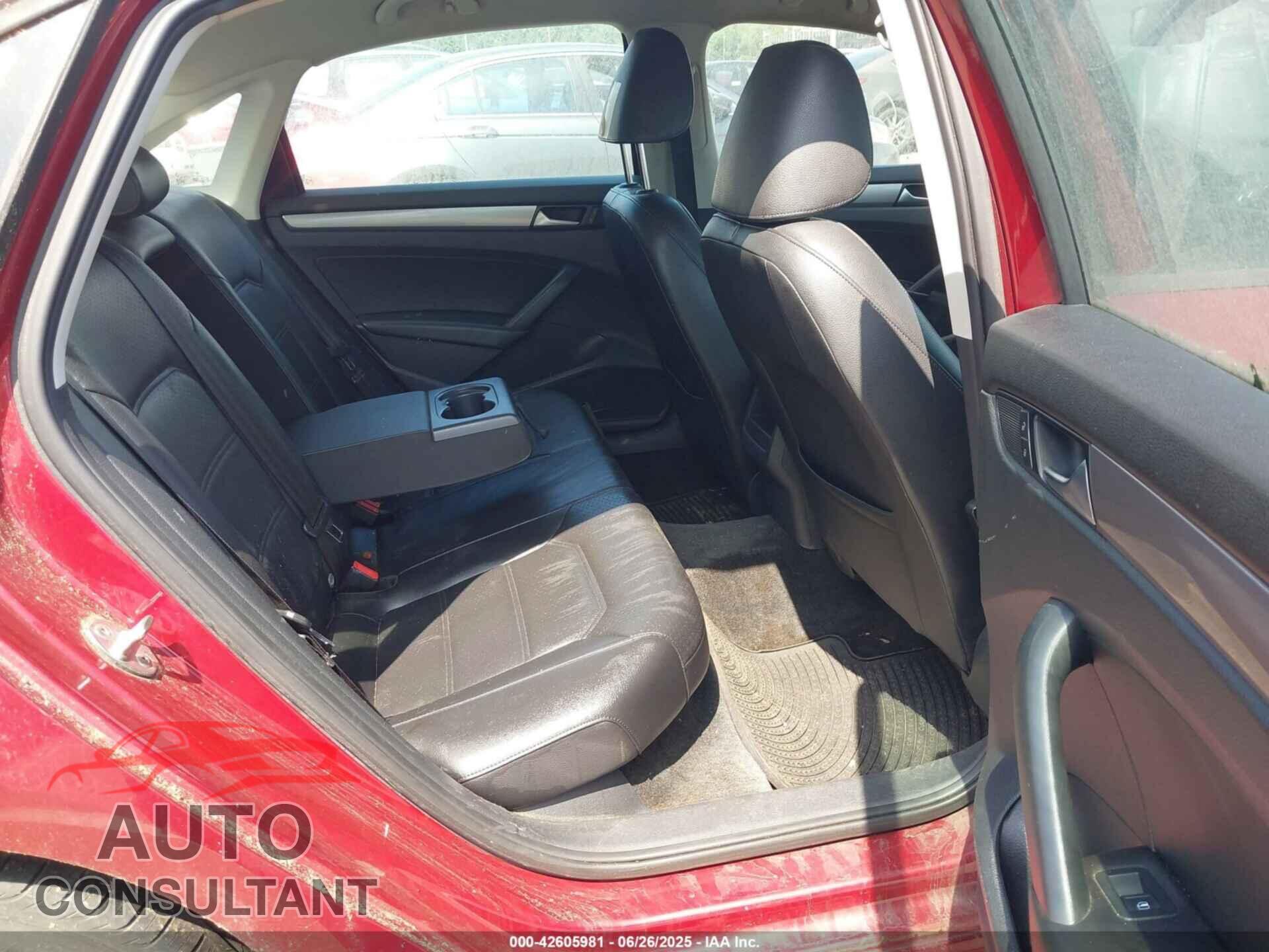 VOLKSWAGEN PASSAT 2015 - 1VWAT7A33FC061862