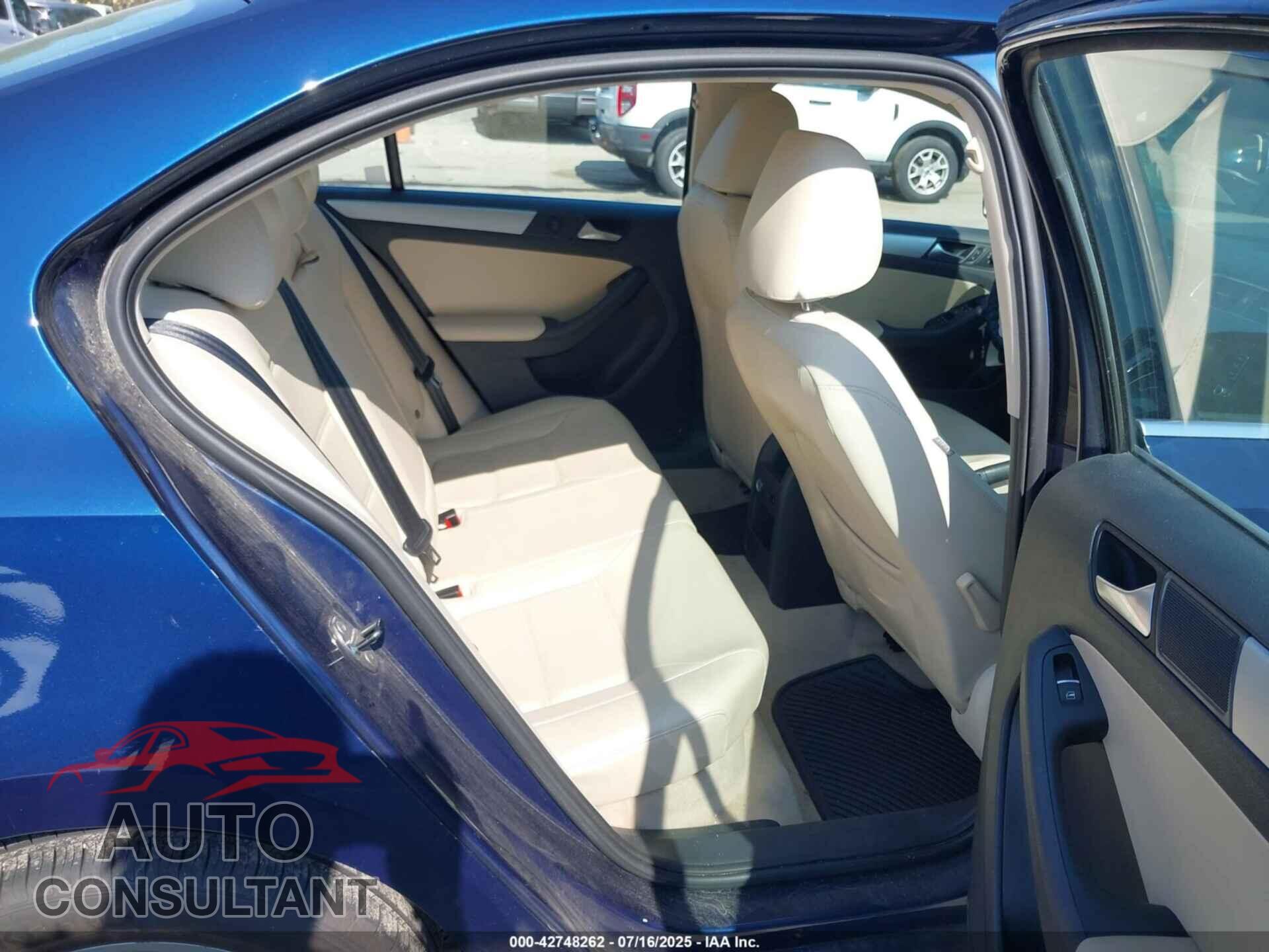 VOLKSWAGEN JETTA 2013 - 3VWDP7AJ1DM367552