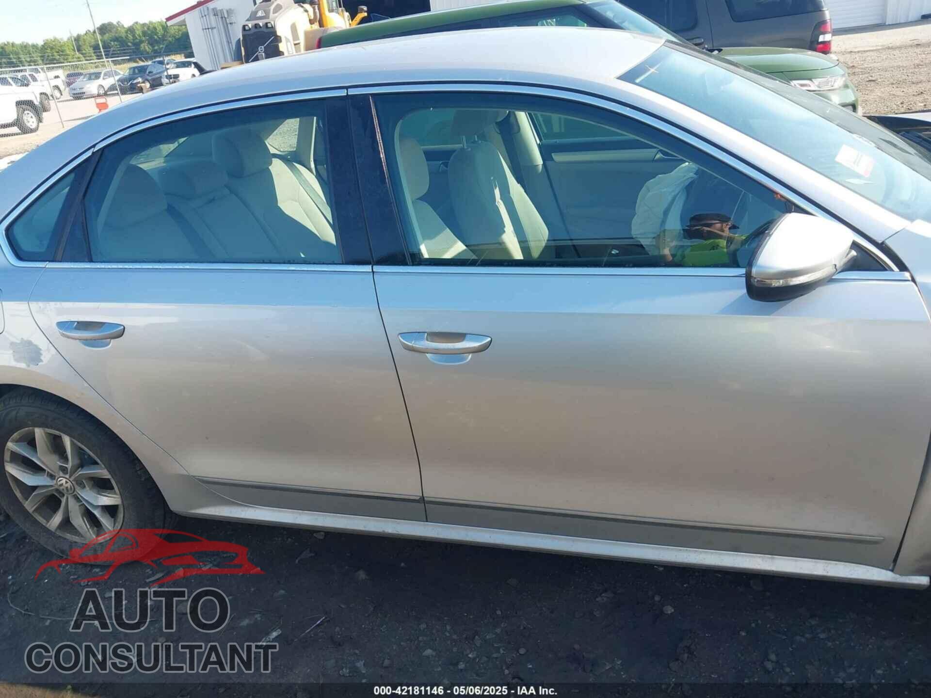 VOLKSWAGEN PASSAT 2017 - 1VWAT7A30HC009964