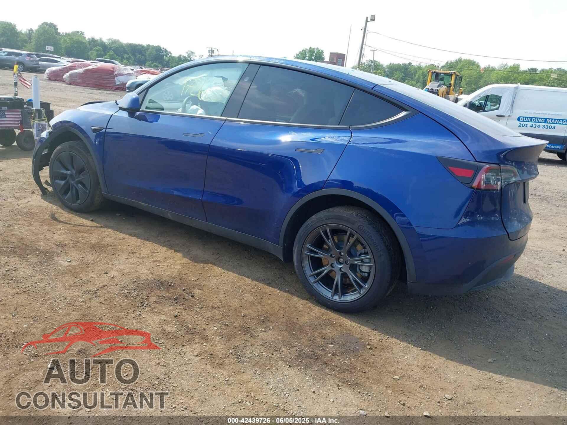 TESLA MODEL Y 2025 - 7SAYGAEE1SF251030