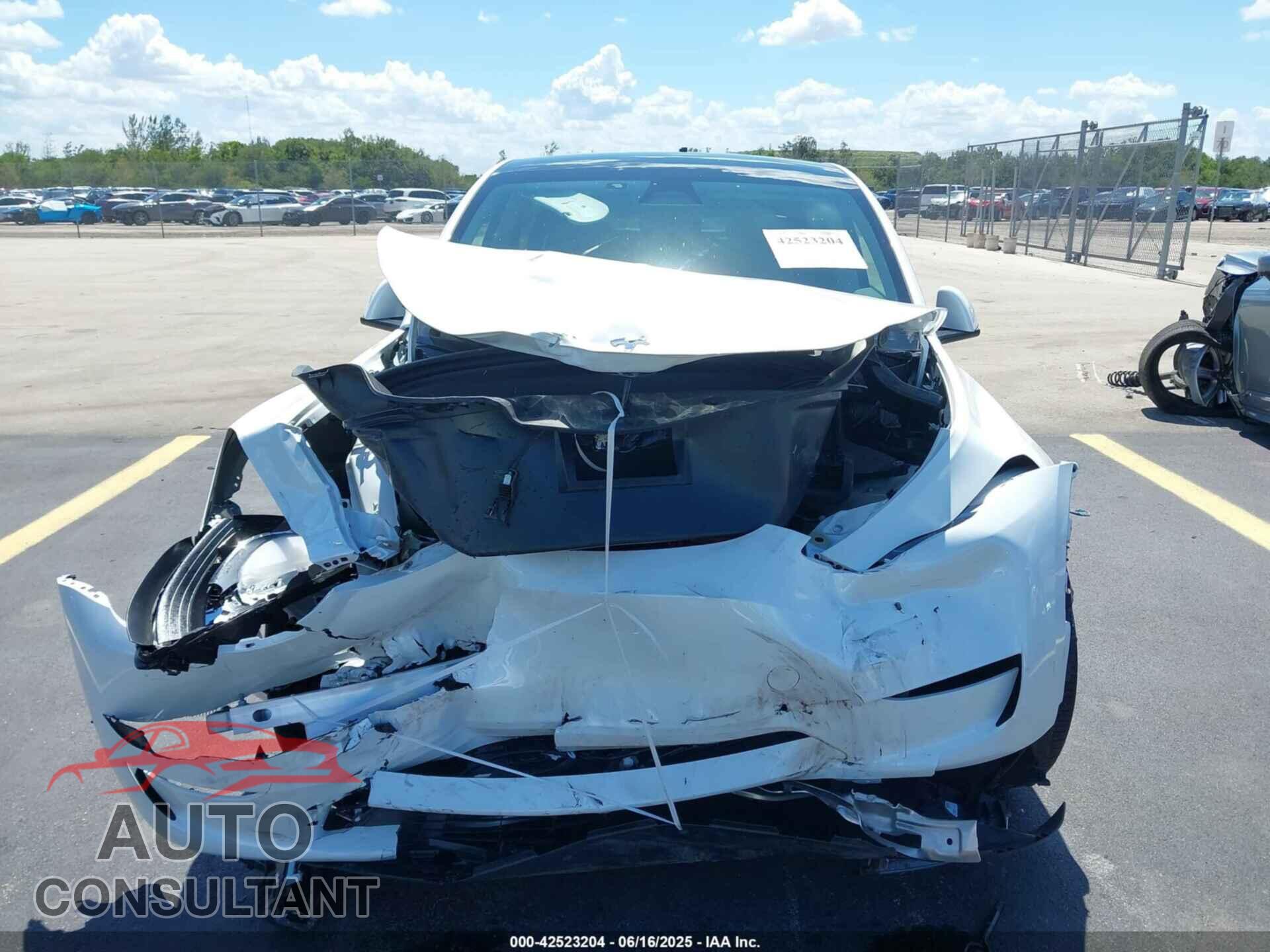 TESLA MODEL Y 2025 - 7SAYGDED6SA369726