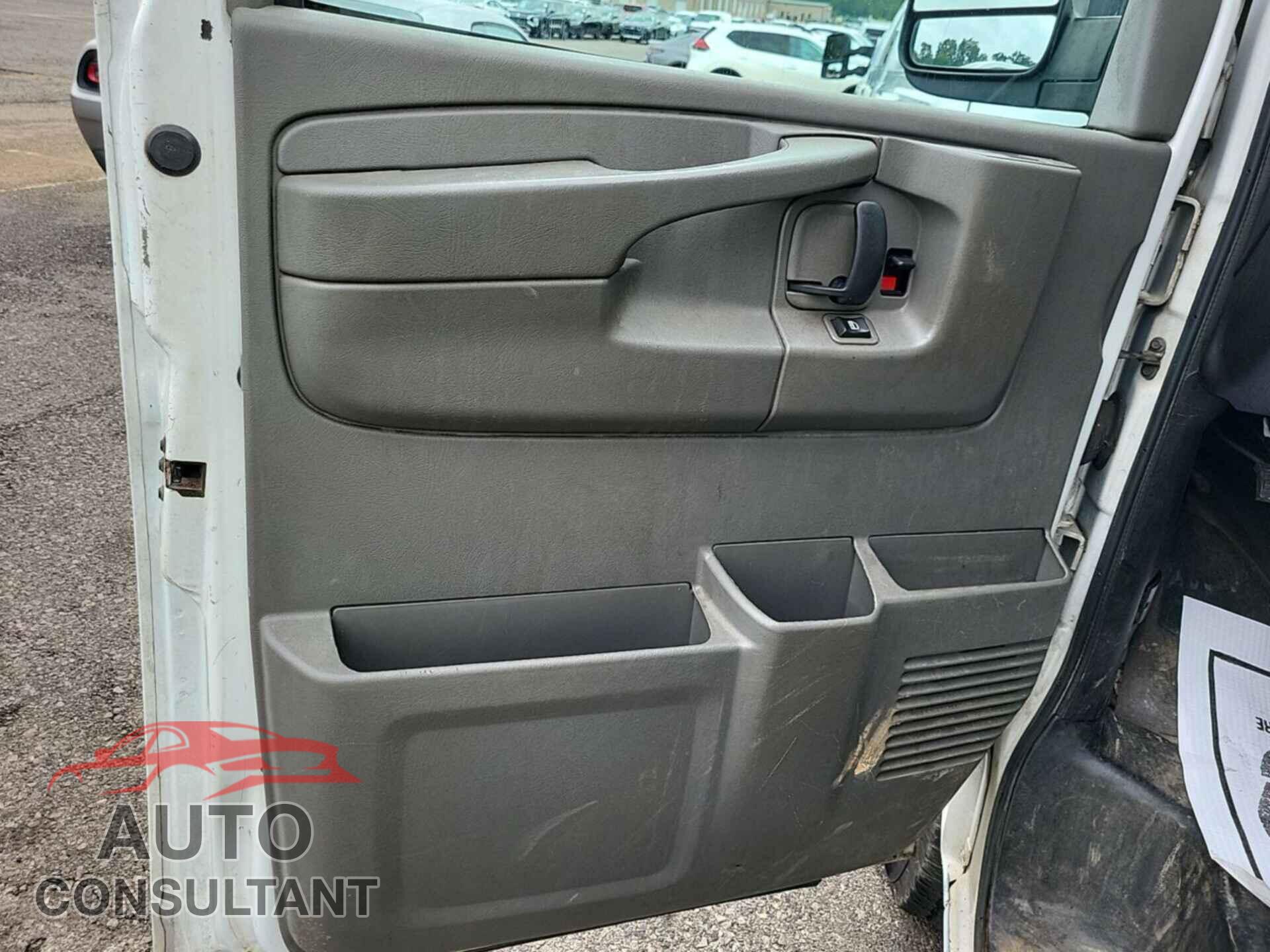 CHEVROLET EXPRESS G2500 2014 - 1GCWGFCA4E1183983