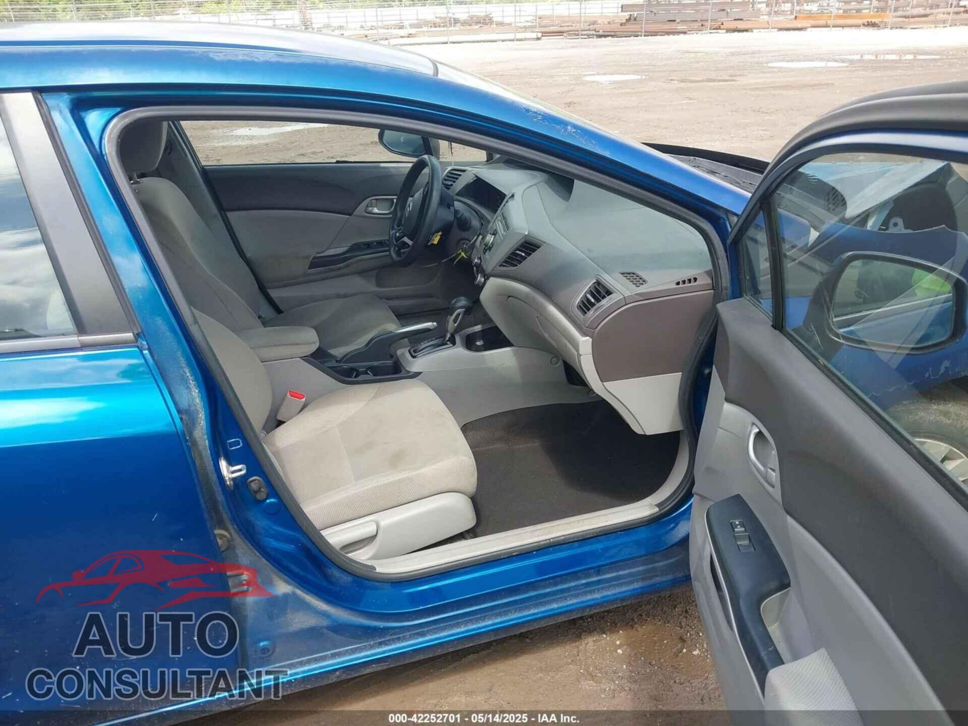 HONDA CIVIC 2012 - 2HGFB2F55CH564439