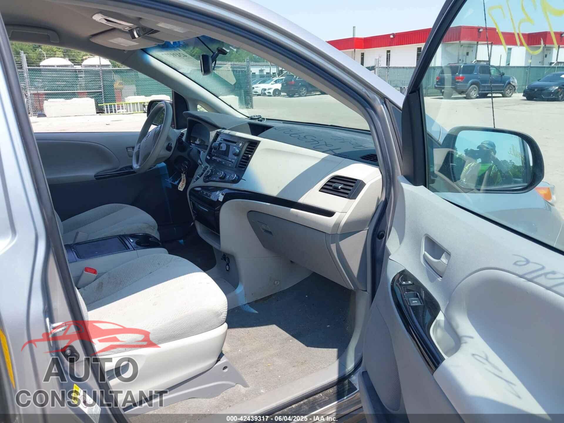 TOYOTA SIENNA 2012 - 5TDKK3DC0CS210995
