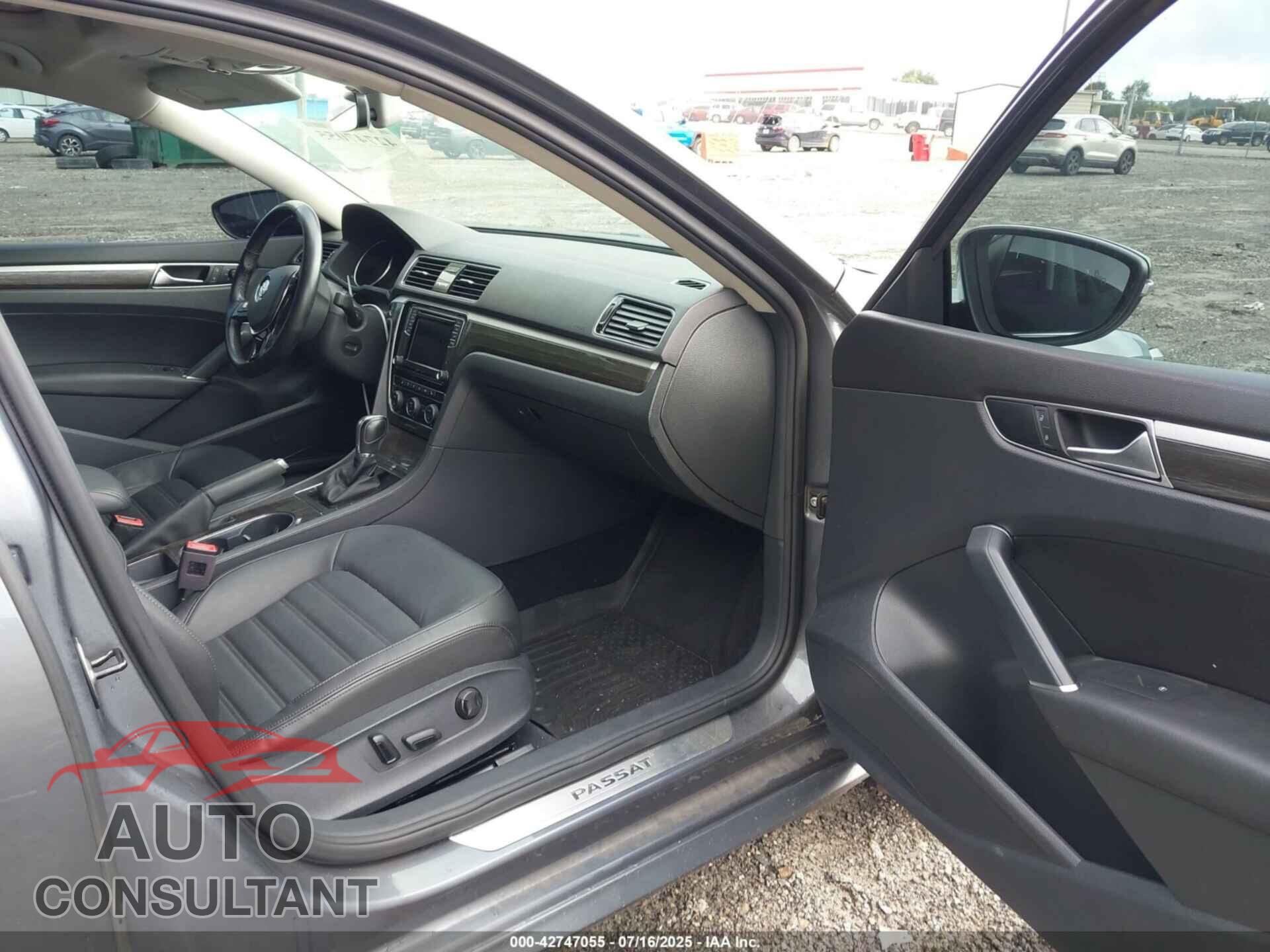 VOLKSWAGEN PASSAT 2018 - 1VWCA7A32JC002003