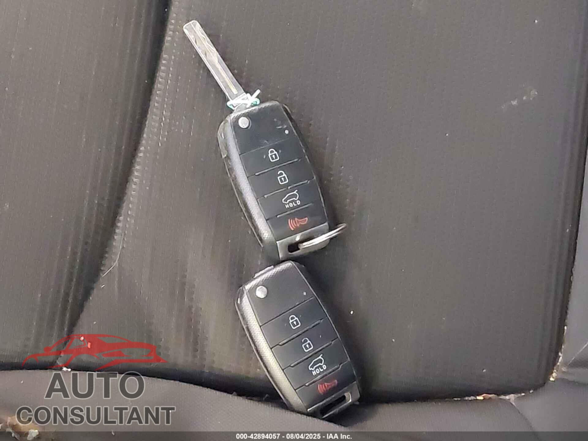 KIA SORENTO 2015 - 5XYKTCA68FG650217