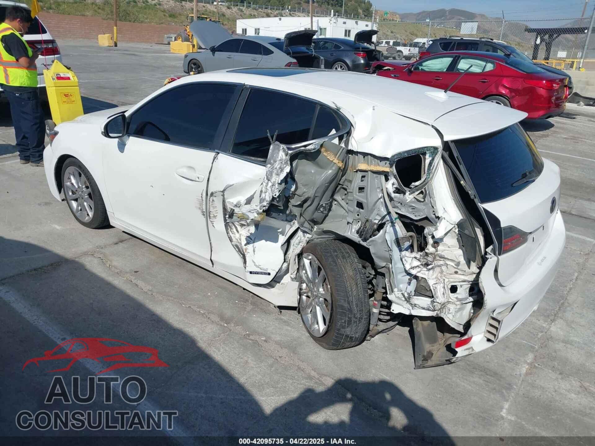 LEXUS CT 200H 2011 - JTHKD5BH2B2015893