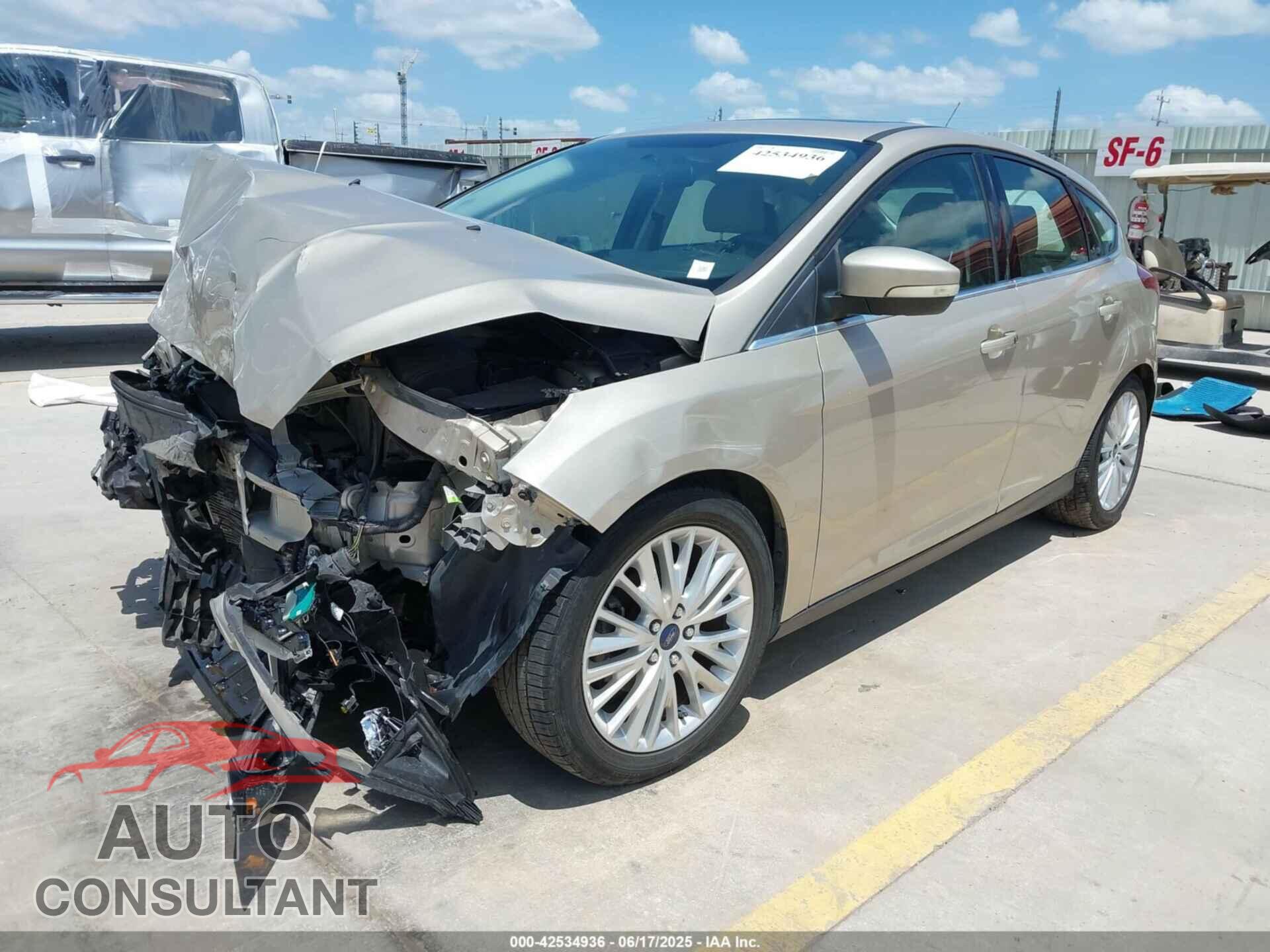 FORD FOCUS 2018 - 1FADP3N25JL279623
