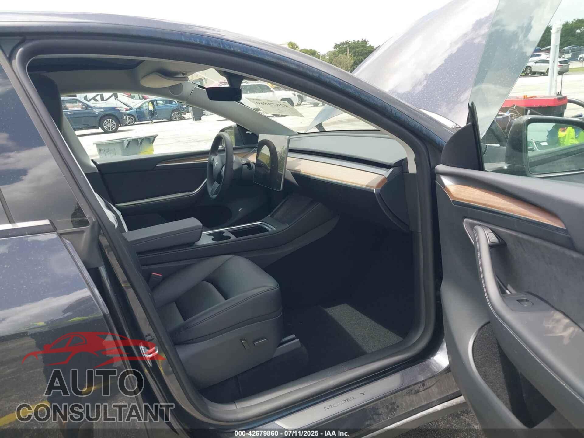 TESLA MODEL Y 2024 - 7SAYGDED8RF038224