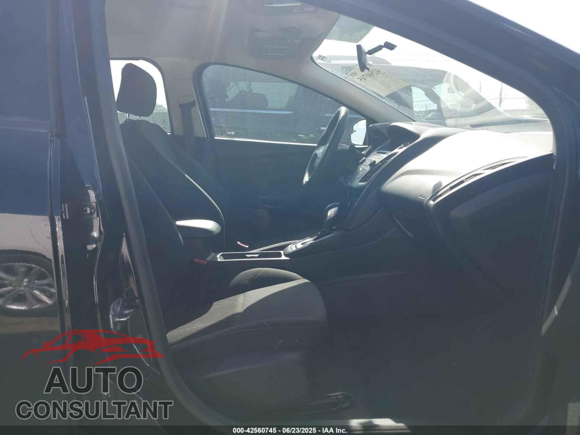 FORD FOCUS 2017 - 1FADP3F24HL217719